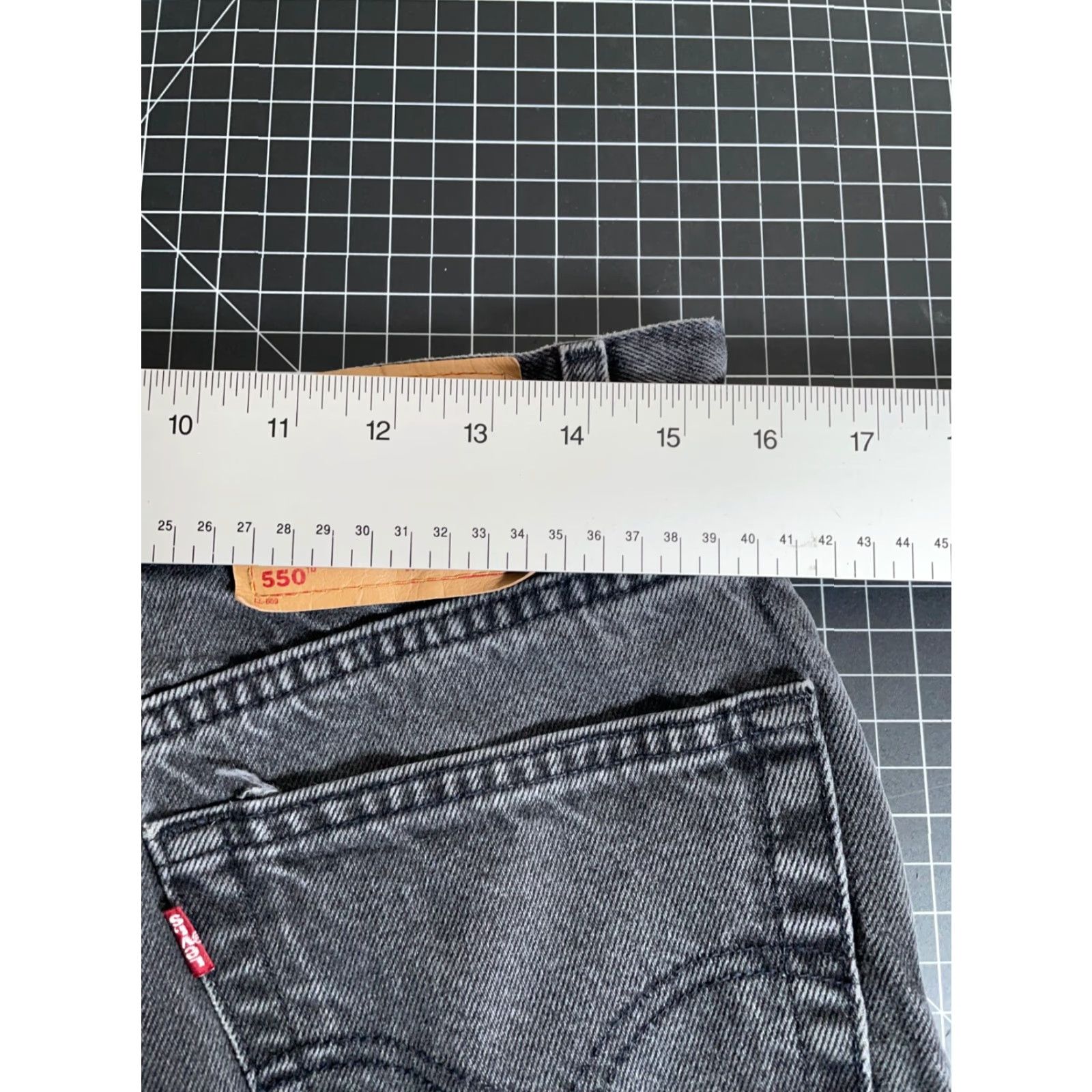 Levi's VINTAGE Levi's 550 Jeans Men's Tapered Fit Relaxed 31 x 29 Black 2000s Retro Classic Size US 31 - 5 Thumbnail