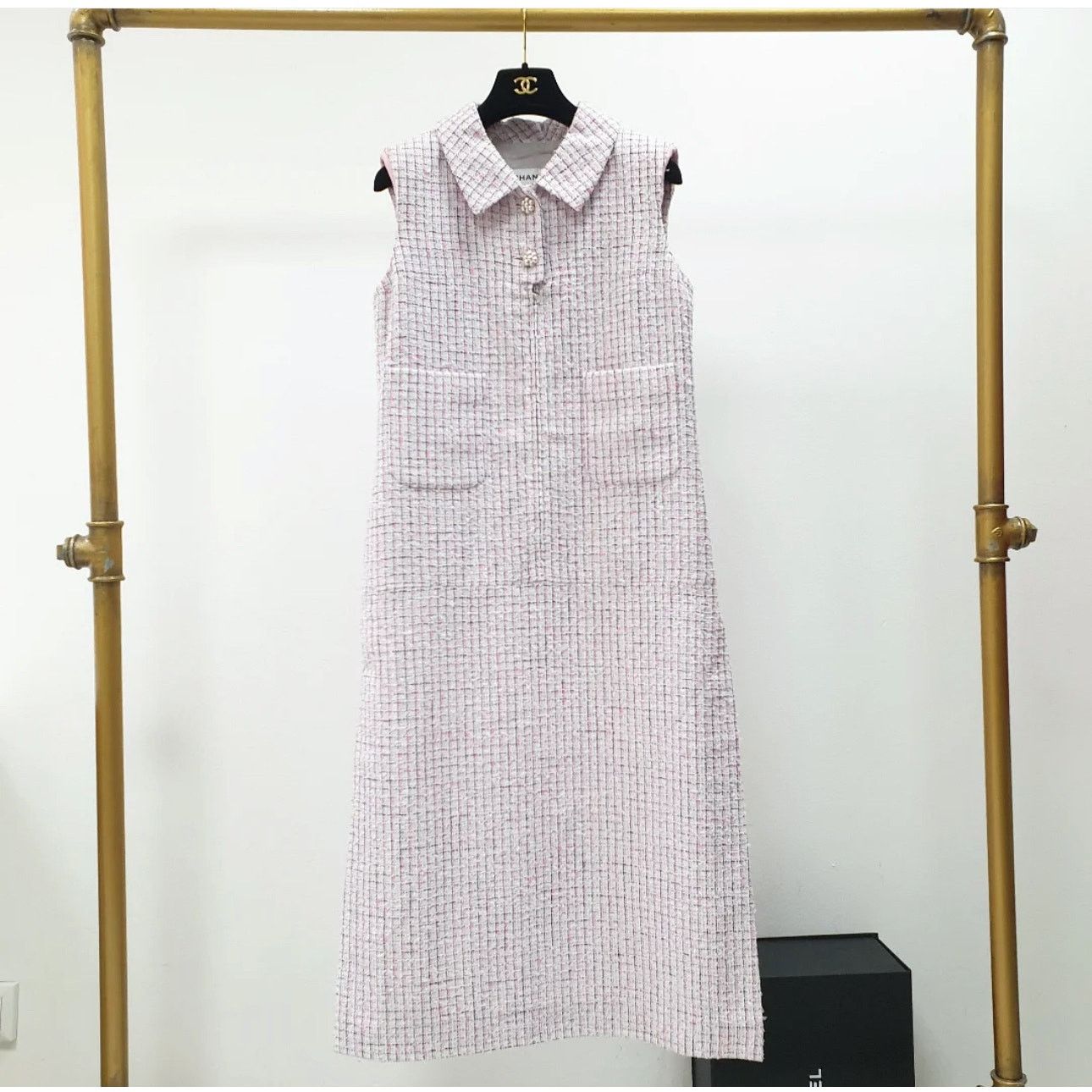 Chanel 2017 Sleevless Tweed Dress. Sz.40