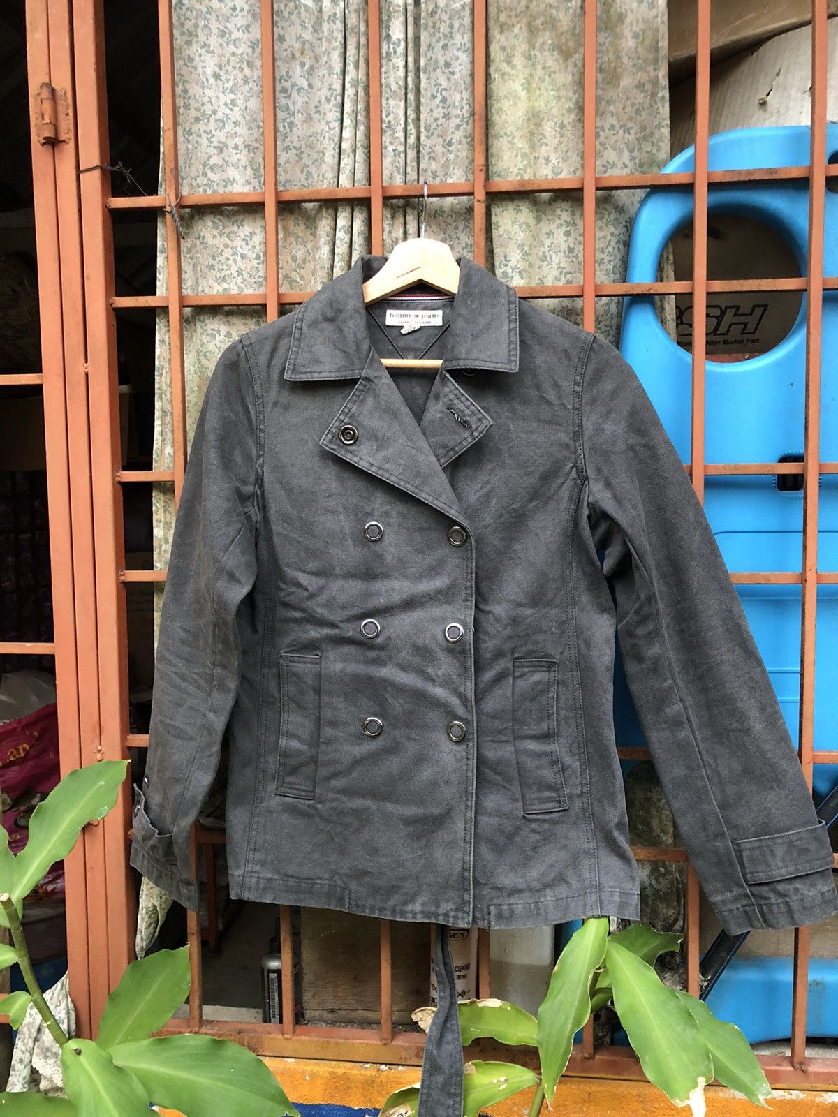 image of Tommy Hilfiger Tommy Jeans Trenchcoat Jeans in Brown, Women's (Size Small)