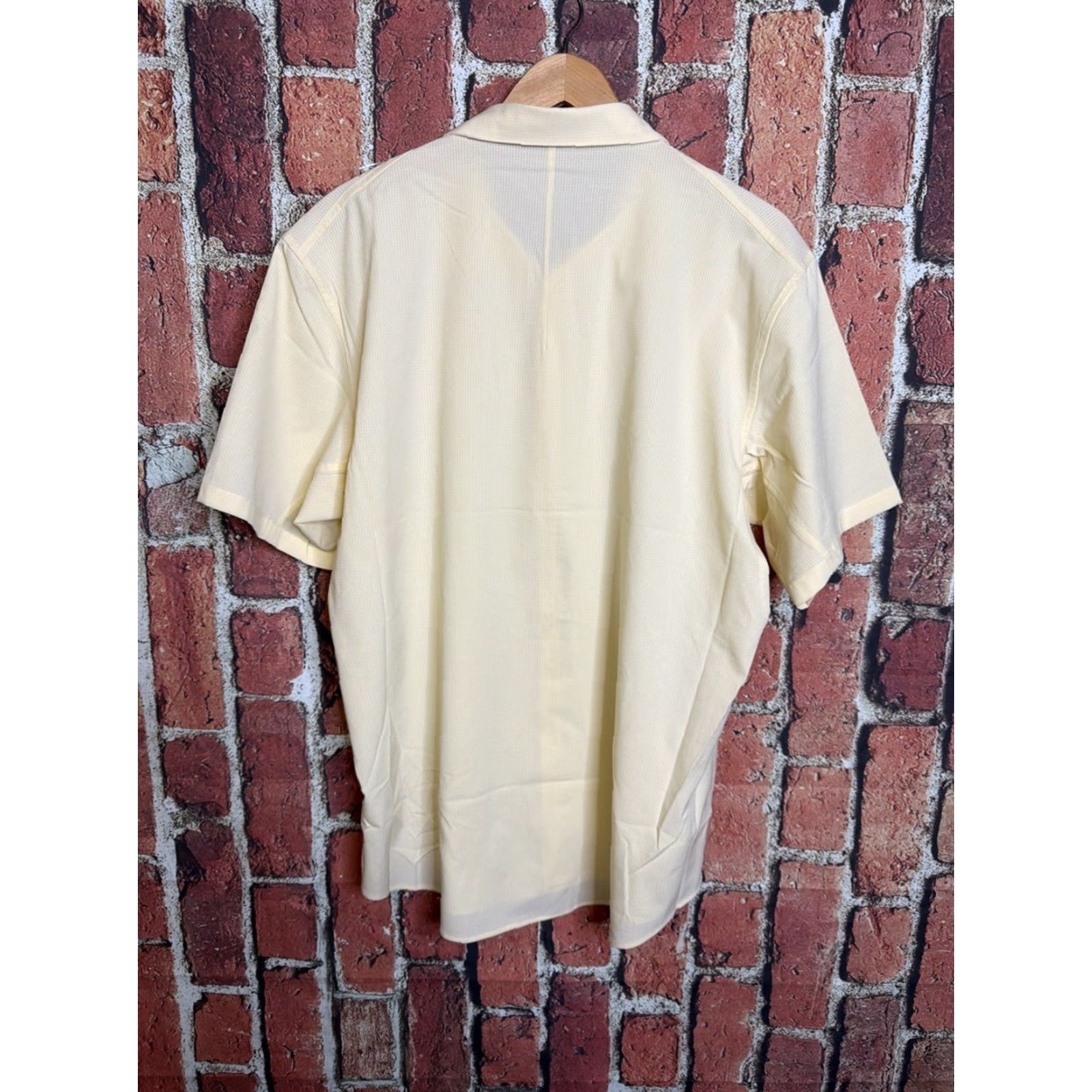 Lululemon Lululemon Airing Easy Shirt Mens Pale Yellow SS Button Up XL EUC Size US XL / EU 56 / 4 - 4 Thumbnail