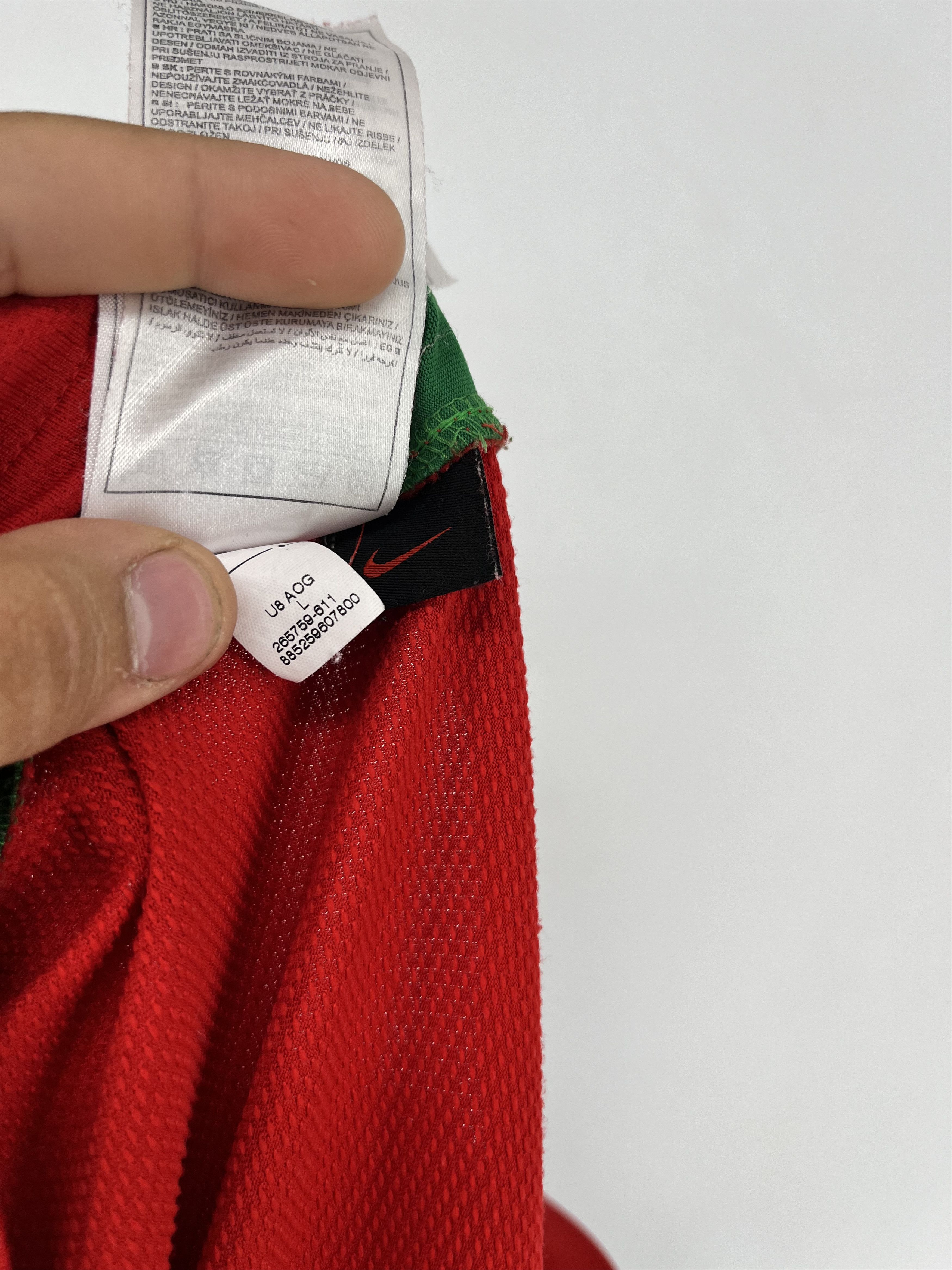 Other Vintage Nike Y2K Portugal Home jersey Shirt 00S Size US L / EU 52-54 / 3 - 15 Thumbnail