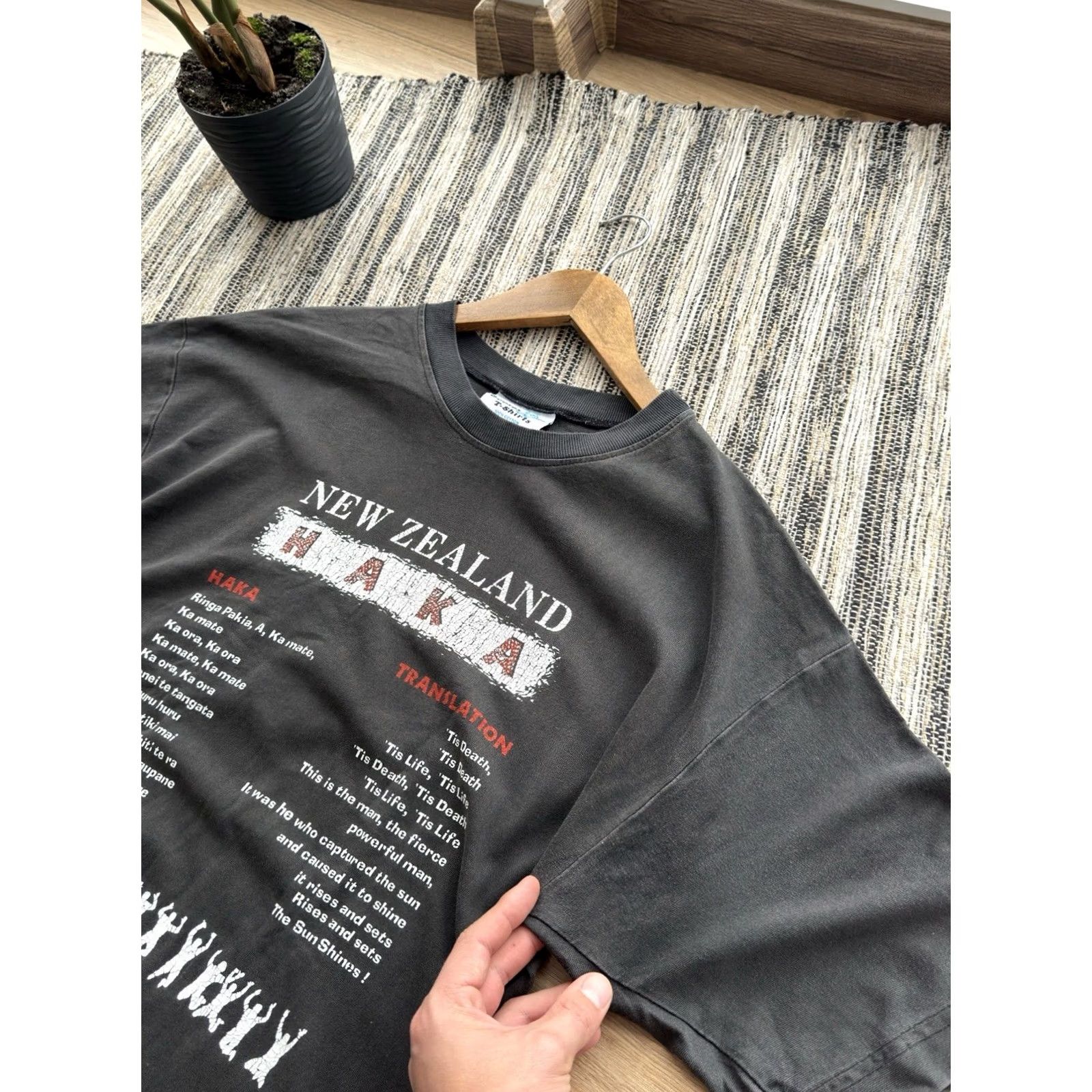 Vintage VINTAGE 90s T-Shirt New Zealand NZ Haka Translation Merch Black L Men Shirt Mens Size US L / EU 52-54 / 3 - 5 Thumbnail