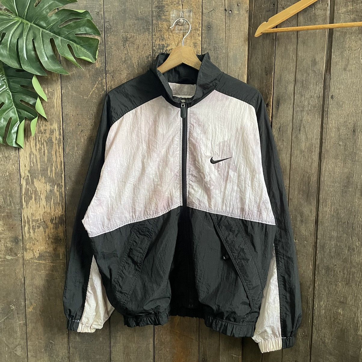 Nike × Vintage Vintage 90’s Nike Spell Out Light Jacket Size US L / EU 52-54 / 3 - 2 Thumbnail