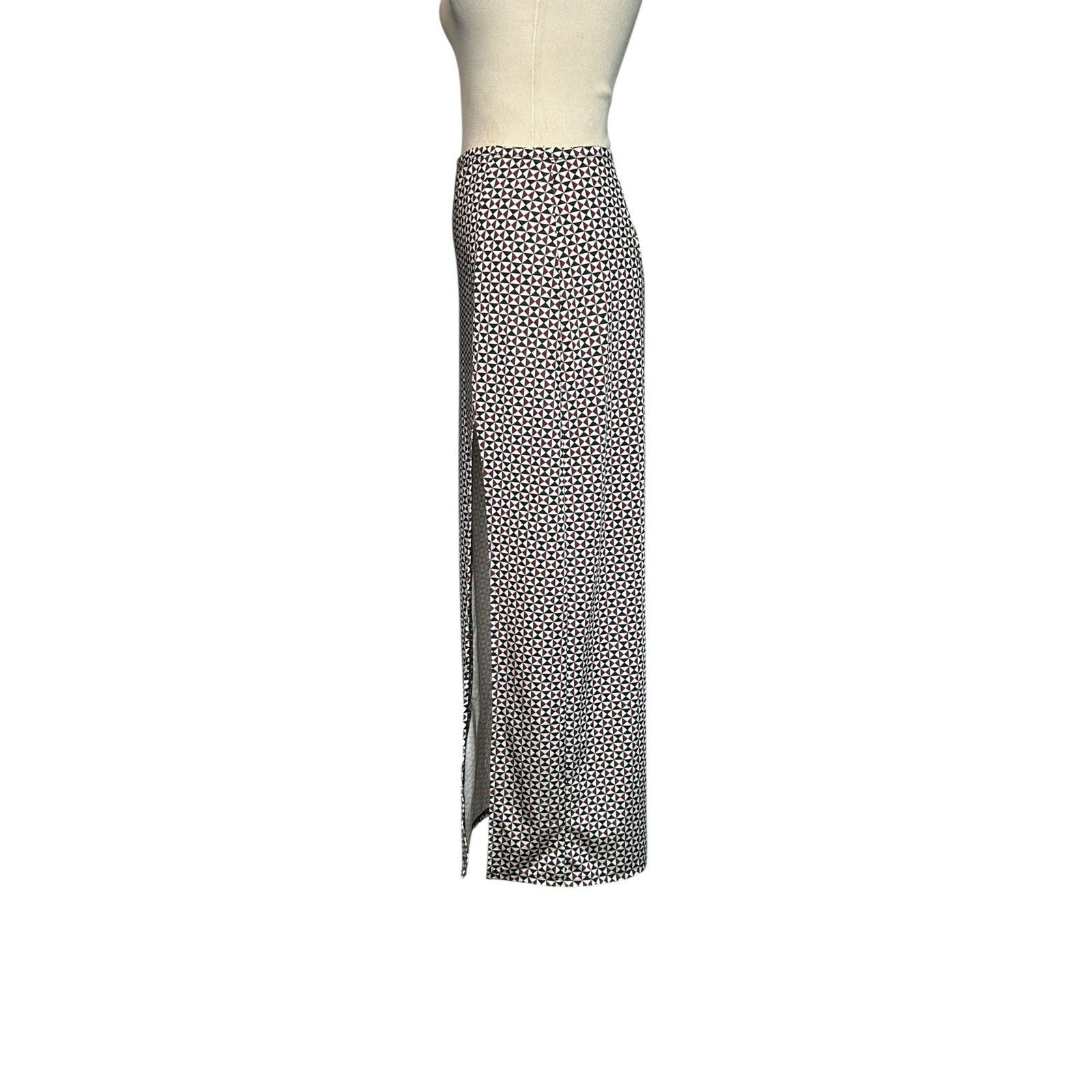 Urban Outfitters Urban Outfitters geometric print pull on maxi skirt size XS Size 28" / US 6 / IT 42 - 7 Thumbnail