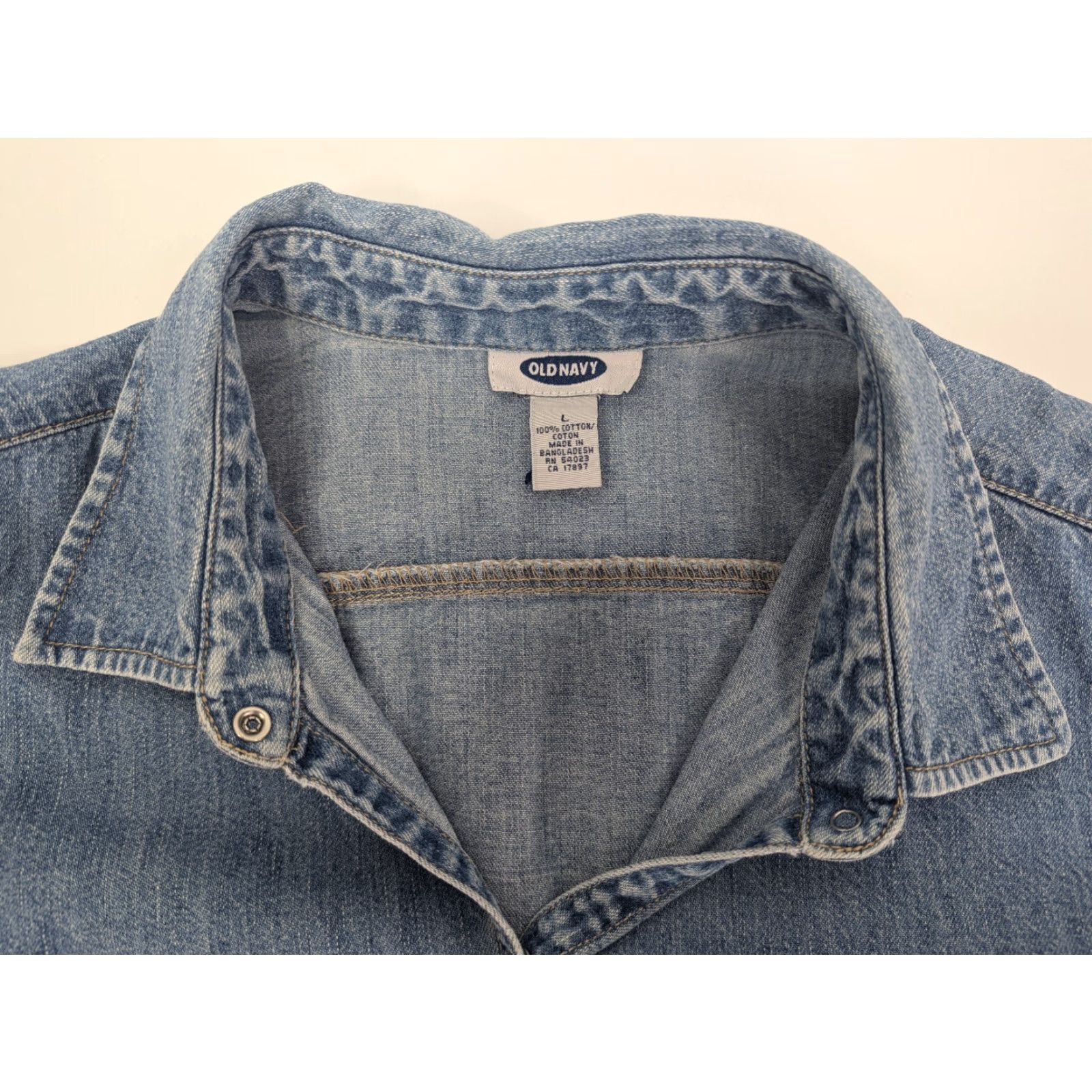 Old Navy VINTAGE Old Navy Denim Shirt Women L Blue Long Sleeve Snap Closure Collared Casual Western Basic 100% Cotton Shirt Womens Size Large Size L / US 10 / IT 46 - 7 Thumbnail