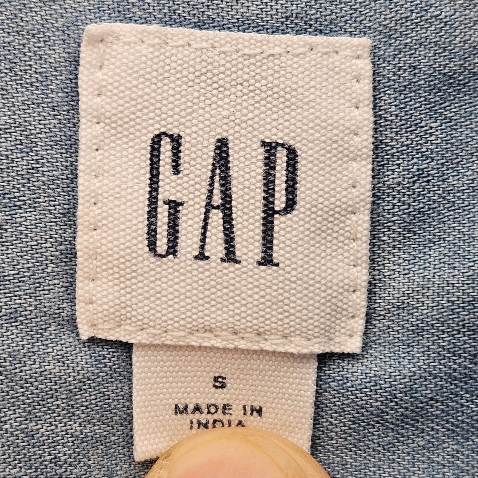 Gap GAP WOMEN'S SMALL LIGHT WASH CHAMBRAY DENIM CAP SLEEVE BUTTO Size S / US 4 / IT 40 - 3 Thumbnail