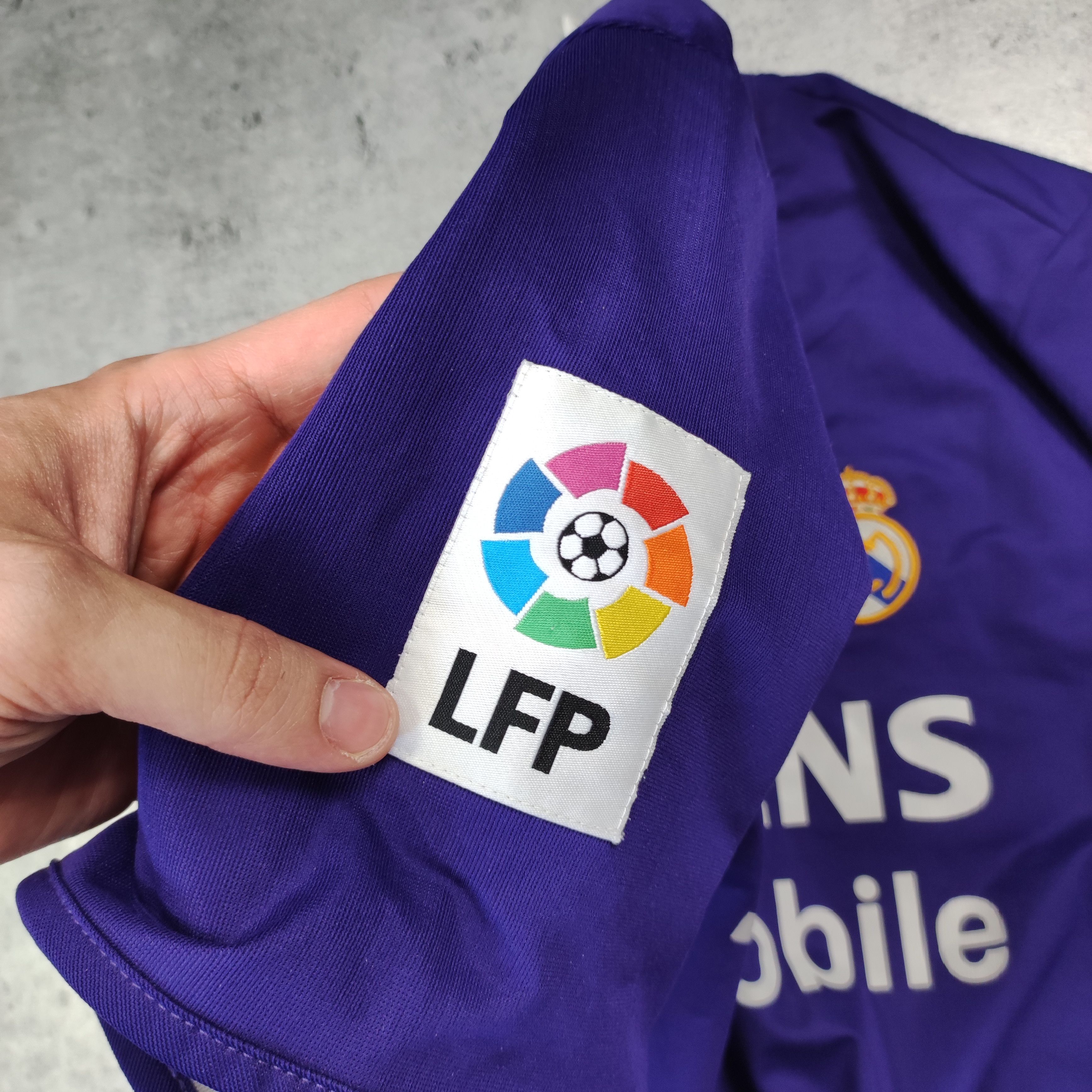 Vintage RARE Real Madrid Vintage 2002 Doublesided Third Jersey Size US M / EU 48-50 / 2 - 8 Thumbnail