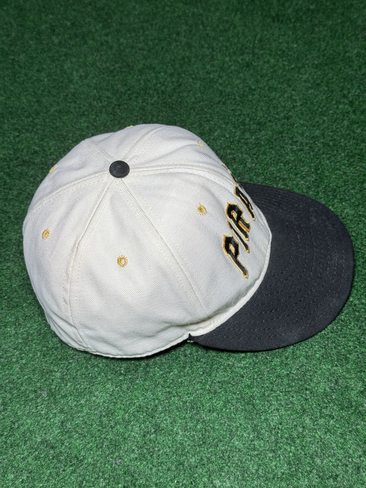 Vintage Vintage 90s Pittsburgh Pirates Fitted 7 1/4 Baseball Hat Size ONE SIZE - 2 Thumbnail