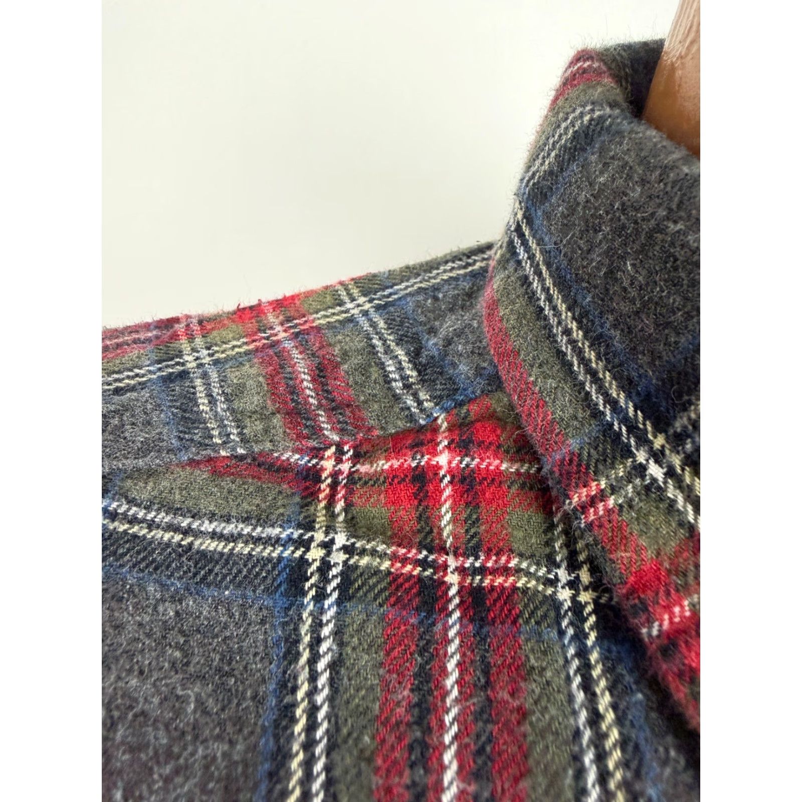Eddie Bauer VINTAGE Eddie Bauer Flannel Shirt Men L Gray Plaid Cotton Outdoors Slim Fit Adult Large Gray Plaid Casual/Workwear Mens Size US L / EU 52-54 / 3 - 5 Thumbnail
