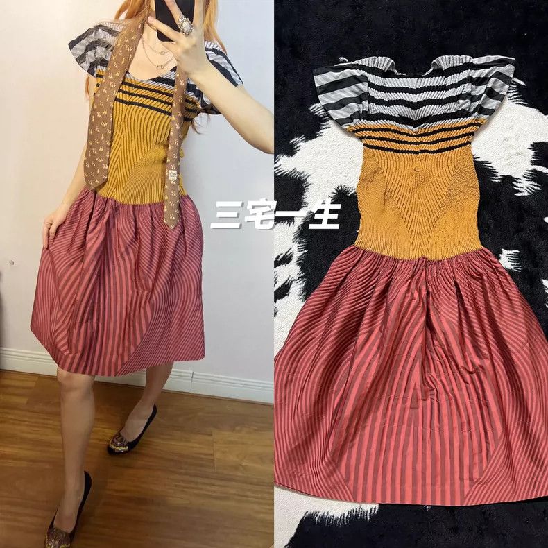 Issey Miyake Issey Miyake size:2 Red striped skirt Size 42" / US 20 - 1 Thumbnail