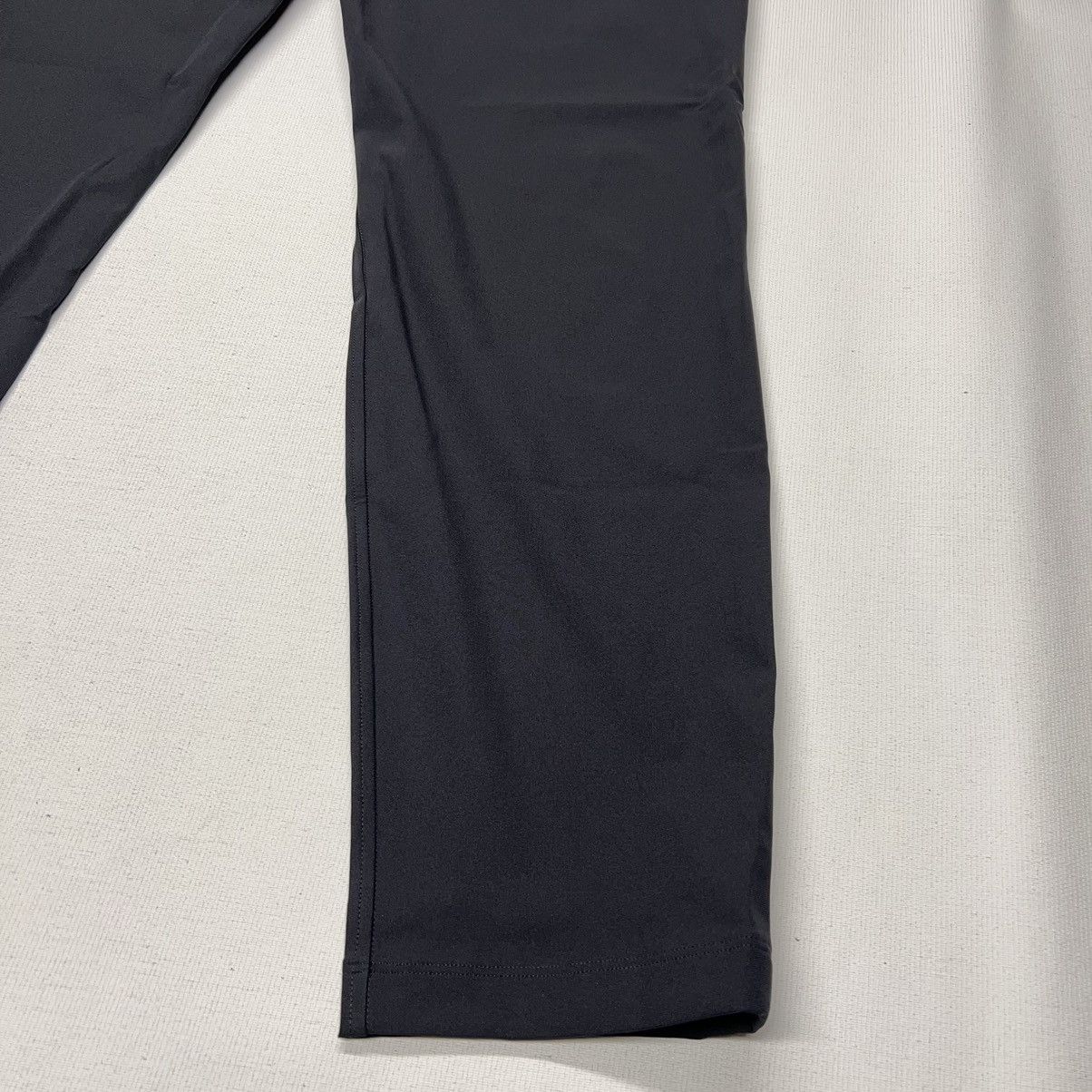 Lululemon NEW LuluLemon ABC Pants Black Slim Stretch 32L Warpstreme Size US 36 / EU 52 - 2 Thumbnail