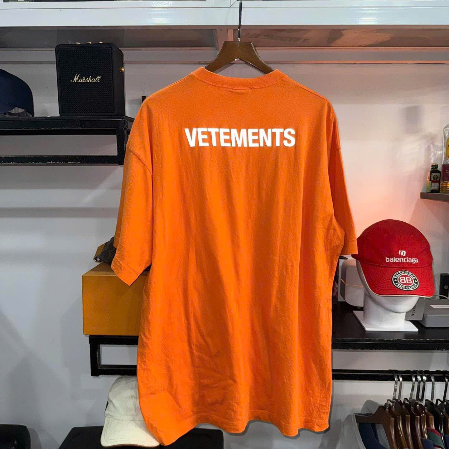 Vetements VETEMENS T SHIRT Size US XS / EU 42 / 0 - 1 Thumbnail