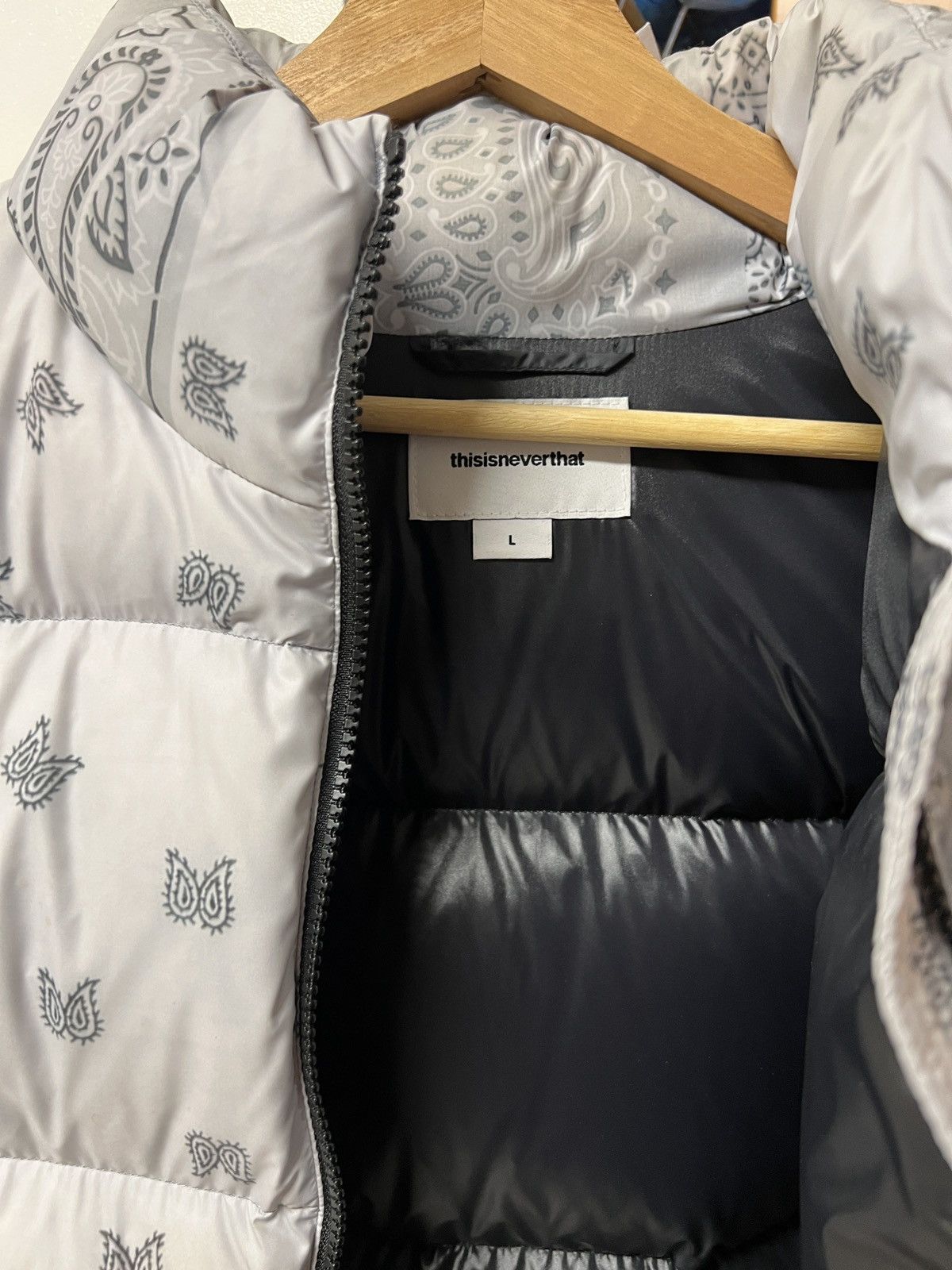 thisisneverthat Thisisneverthat PERTEX Baby Blue Paisley T Down Jacket Size US L / EU 52-54 / 3 - 5 Thumbnail