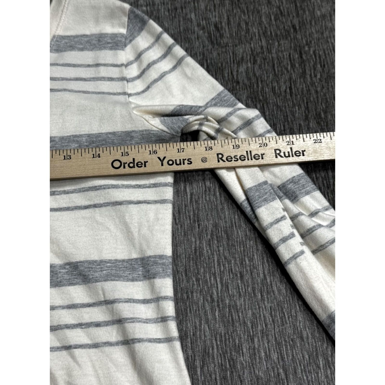 Mossimo [{"output": "Mossimo Supply Co Shirt Women S White Gray Stripe Long Sleeve V Neck - Pre-Owned Size S / US 4 / IT 40 - 5 Thumbnail