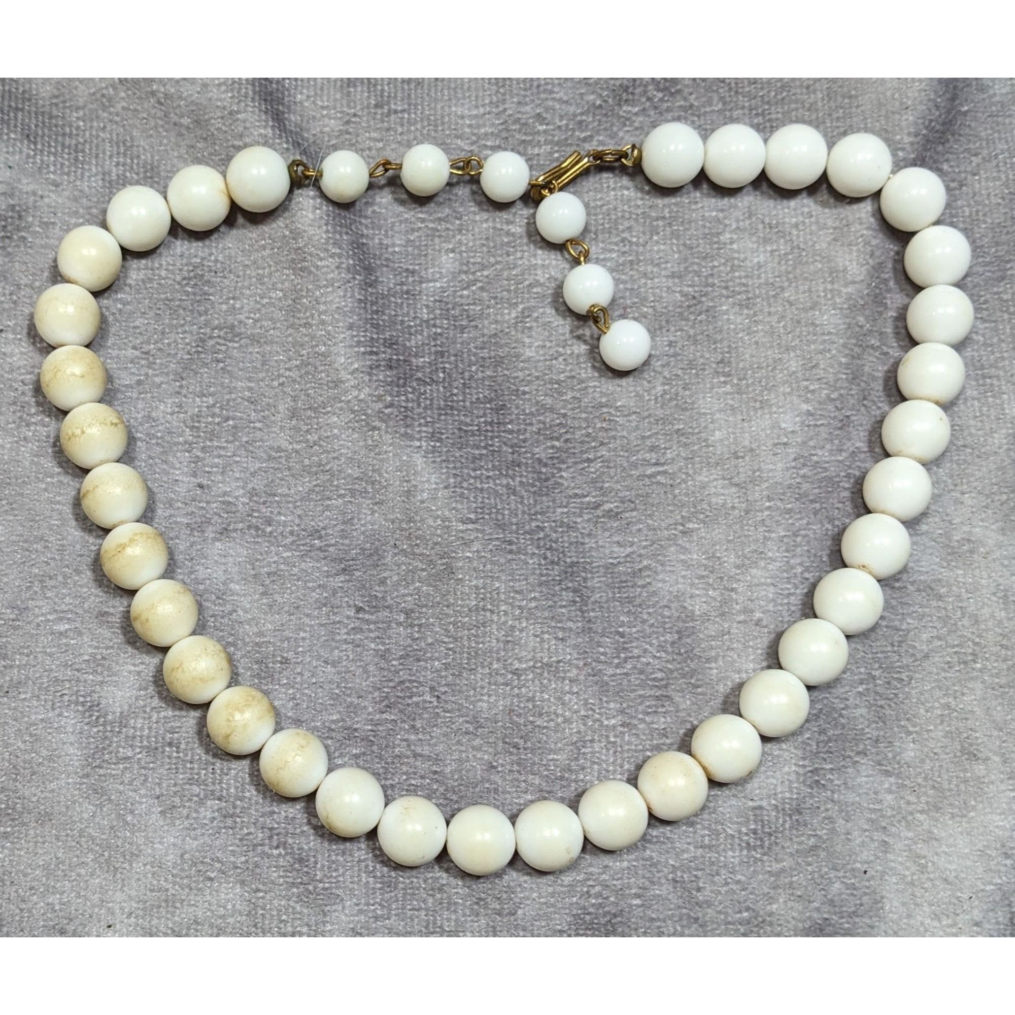 Other Vintage Classic White Beaded Necklace With Hook Clasp Size ONE SIZE - 4 Thumbnail