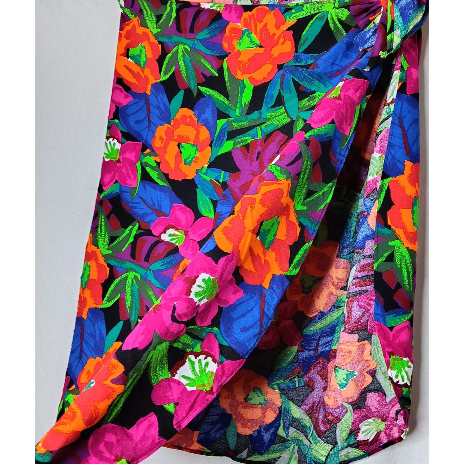 Vintage VINTAGE Pacific Connections Wrap Skirt One Size Women Knee-Midi Floral Rayon Challis Sarong Beach 90s Style Mens/Womens? Size 42" / US 20 - 3 Thumbnail