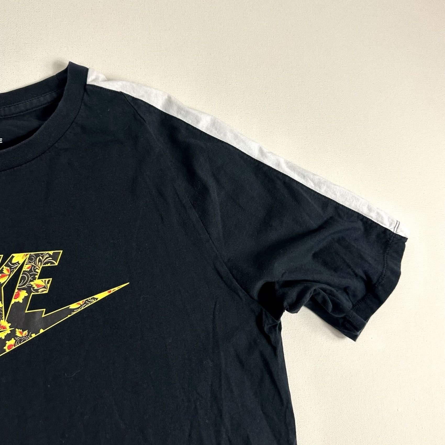 Nike Nike Tee Sportswear Russian Floral Tee Mens Large T-Shirt Black RARE! Size US L / EU 52-54 / 3 - 5 Thumbnail