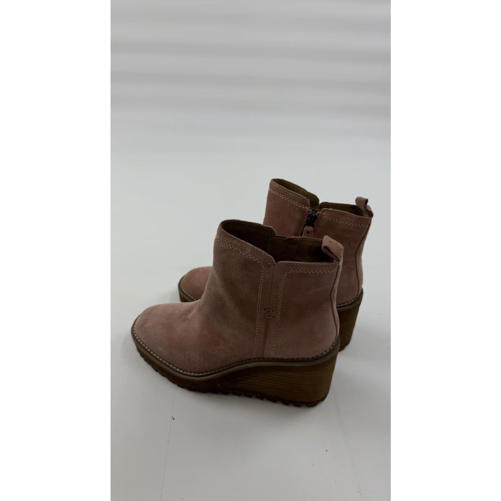 Zodiac Julie Boots Womens Size 9 Pink Leather Ankle Wedge Booties Lug Sole Boots