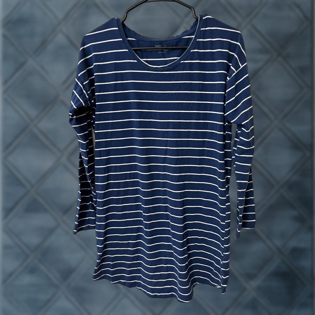 Gap Gap Body Tunic Women’s Small Blue/ white striped lightweight stretchy blue/white striped Tunic Womens Small Blue White striped lightweight stretchy Size S / US 4 / IT 40 - 1 Thumbnail
