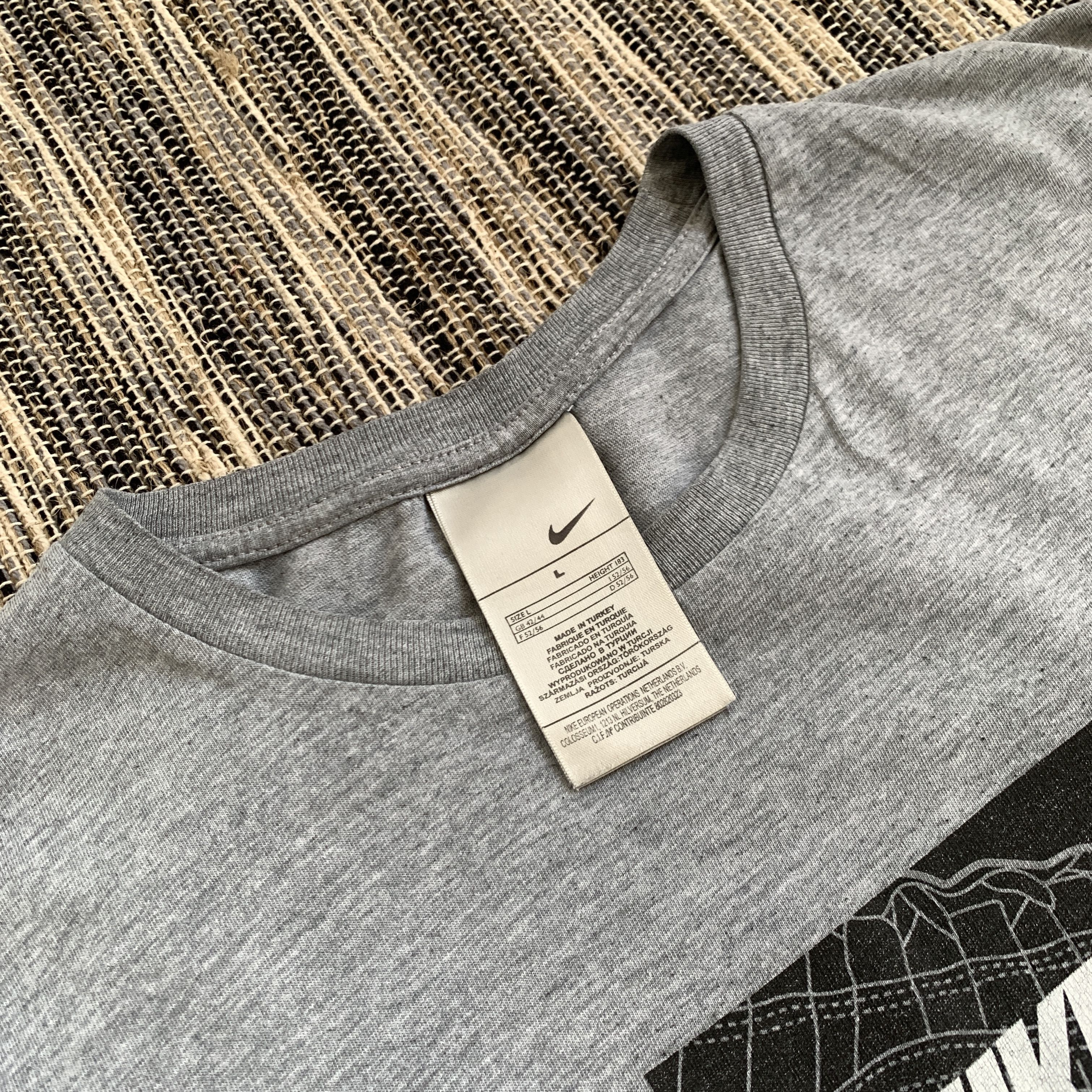 Nike Vintage Nike 90s Graphic Air Max Grey Tee Shirt Size US L / EU 52-54 / 3 - 4 Thumbnail