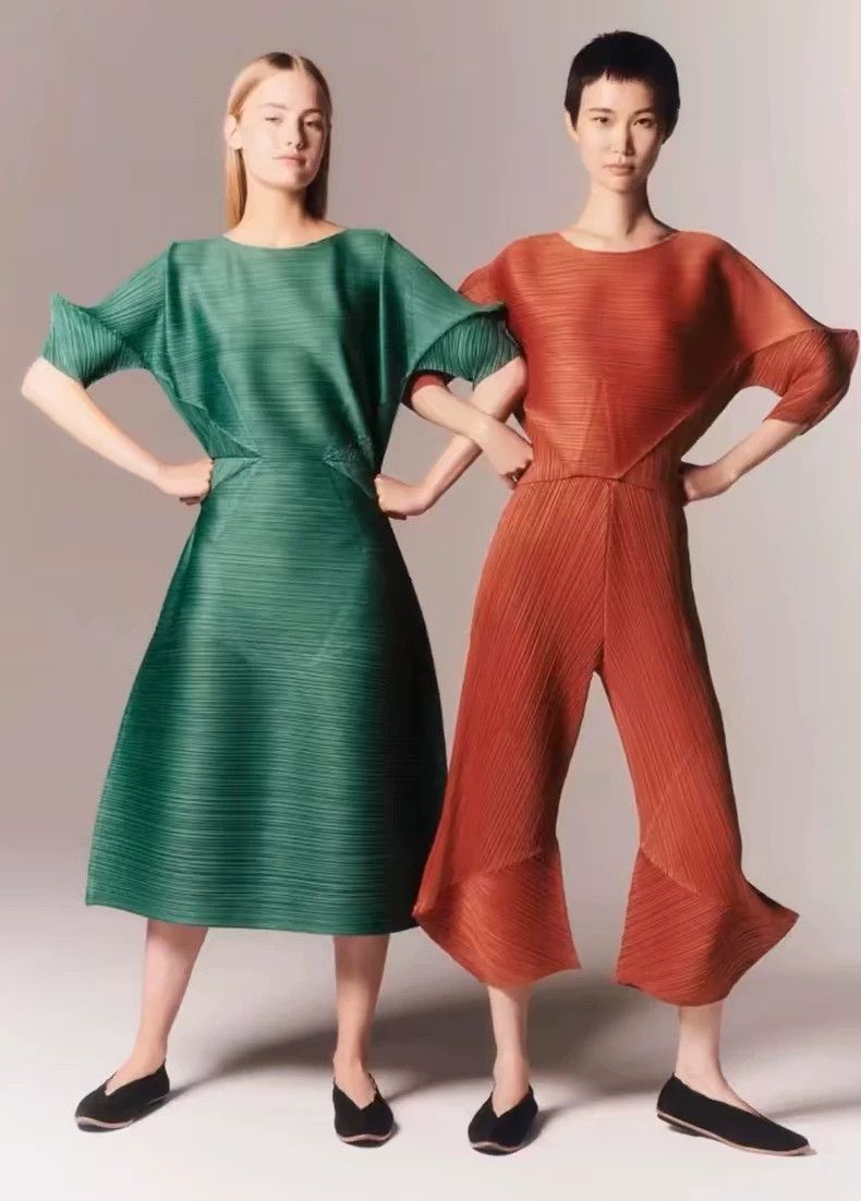 Issey Miyake Issey Miyake size:5 Black pepper pleated dress Size XS / US 0-2 / IT 36-38 - 2 Thumbnail