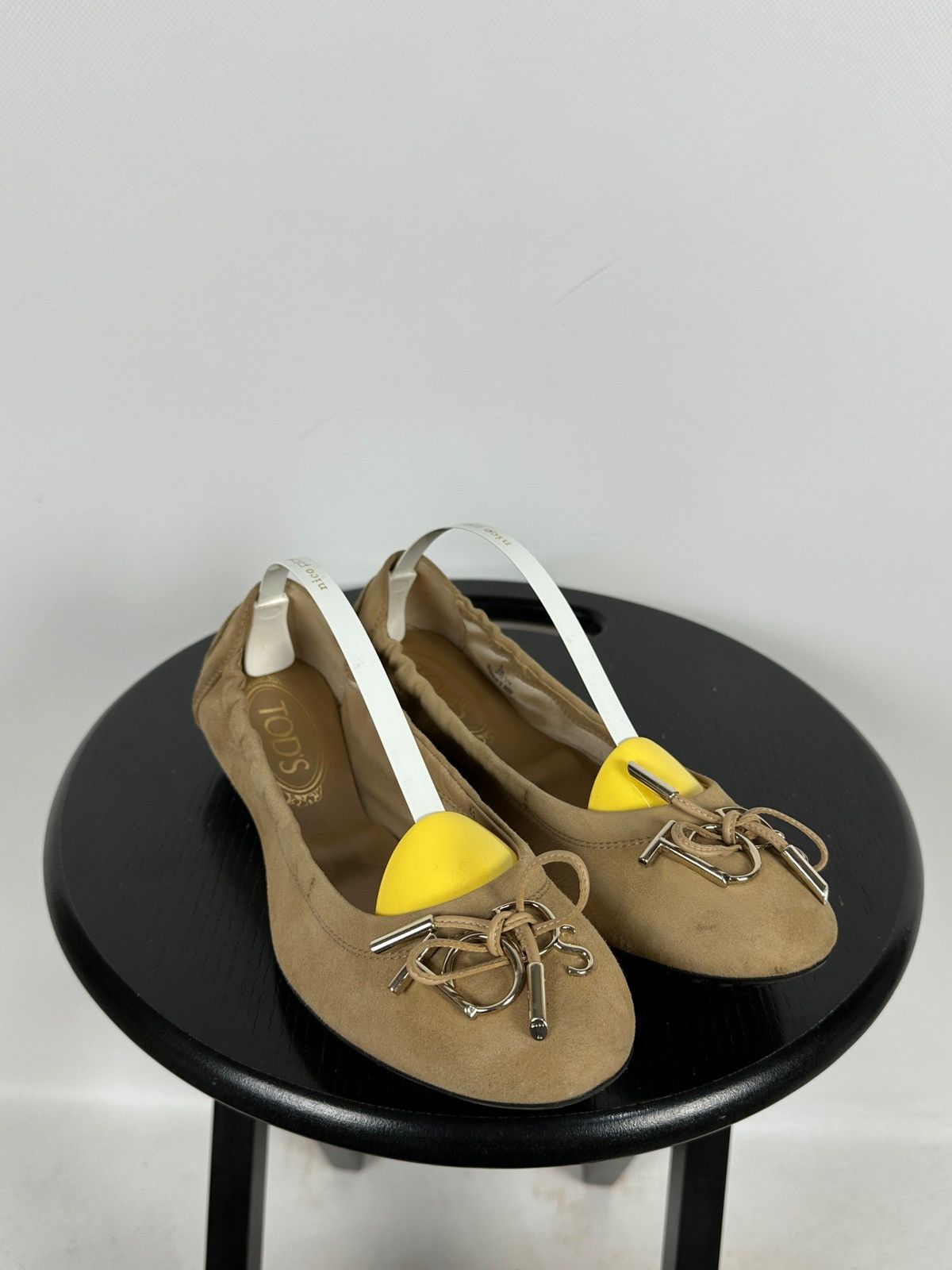 Tod's Tod’s Beige Suede Ballet Flats Size US 8.5 / IT 38.5 - 2 Thumbnail