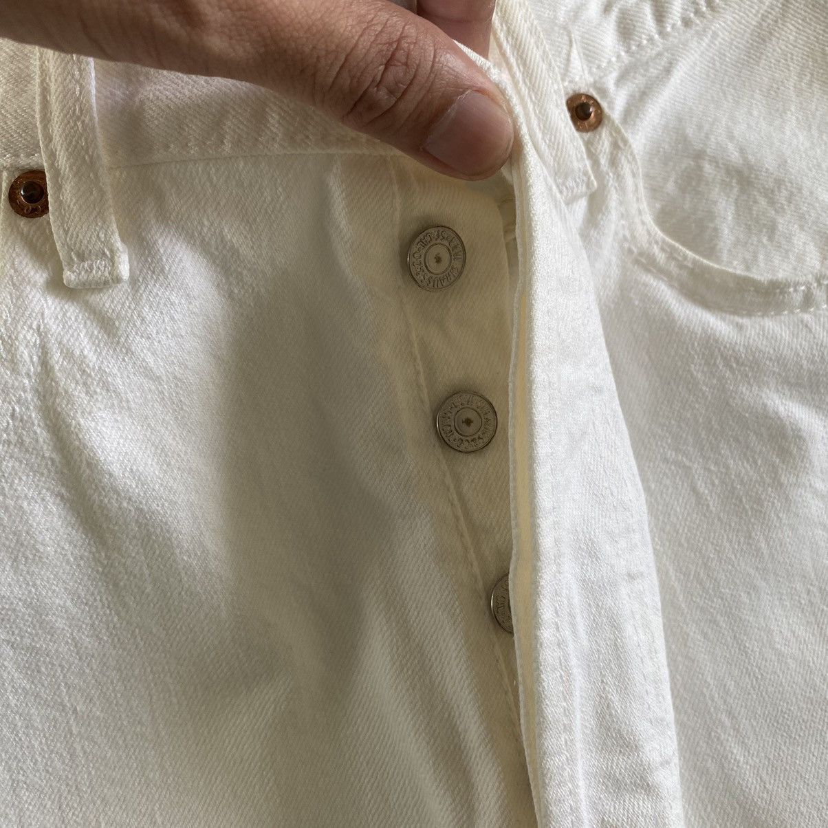 Levi's Size 30x34 Vintage 2004 Levi’s 501 Off White Denim Jeans Size US 30 / EU 46 - 8 Thumbnail