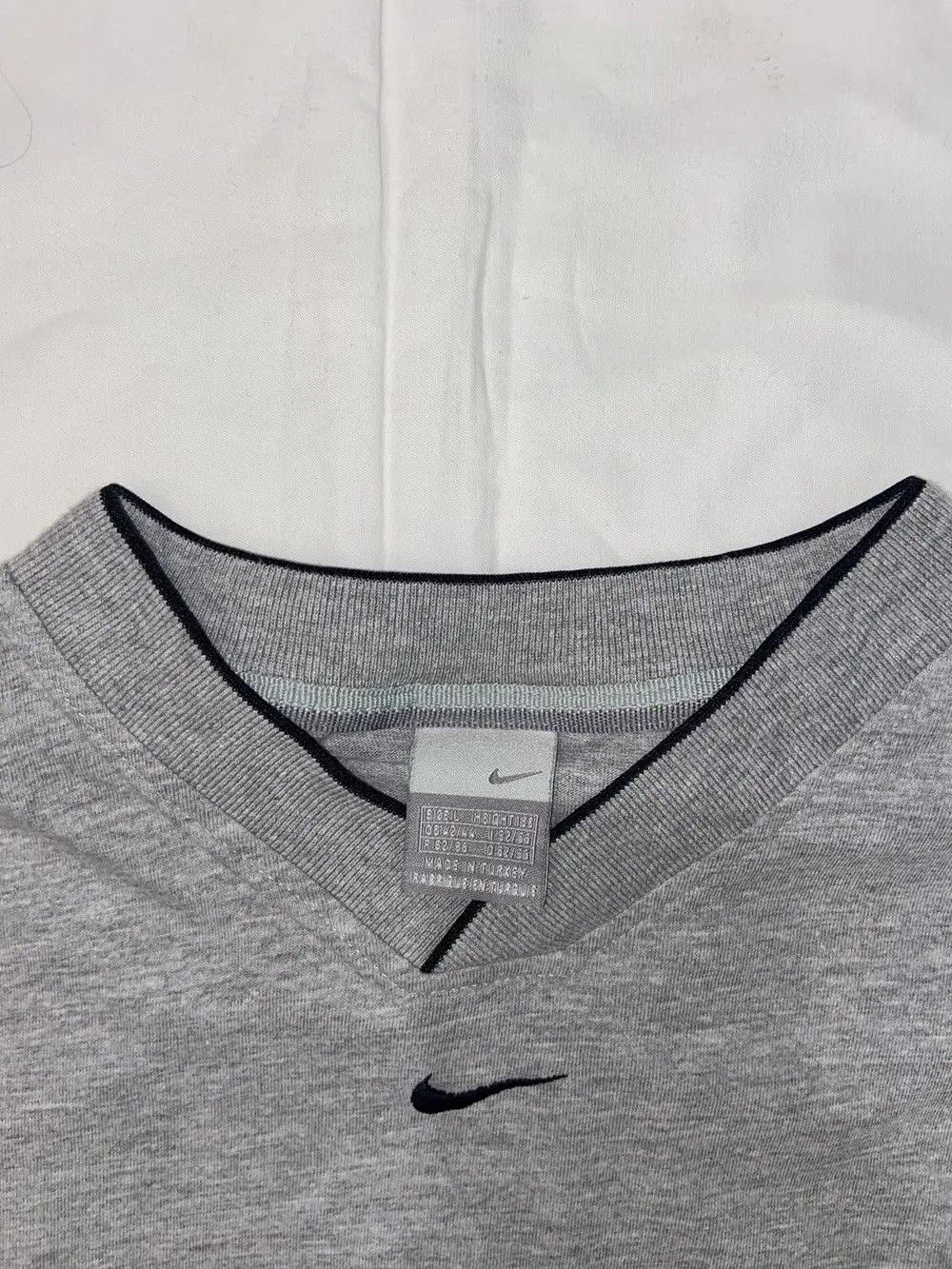 Nike VINTAGE GREY NIKE T SHIRT TEE CENTRE LOGO Y2K DRILL SWOOSH Size US L / EU 52-54 / 3 - 8 Thumbnail