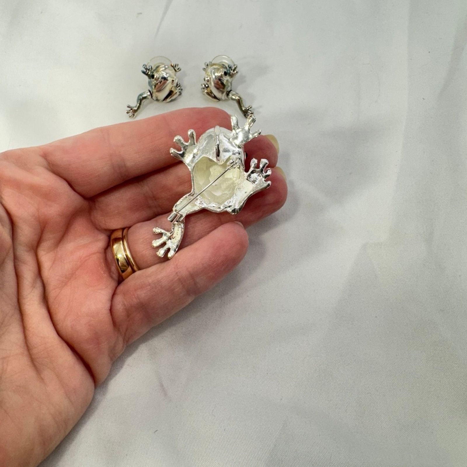 NBDN Nobrandedon Silver tone frog pendant/brooch earring set Size ONE SIZE - 4 Thumbnail