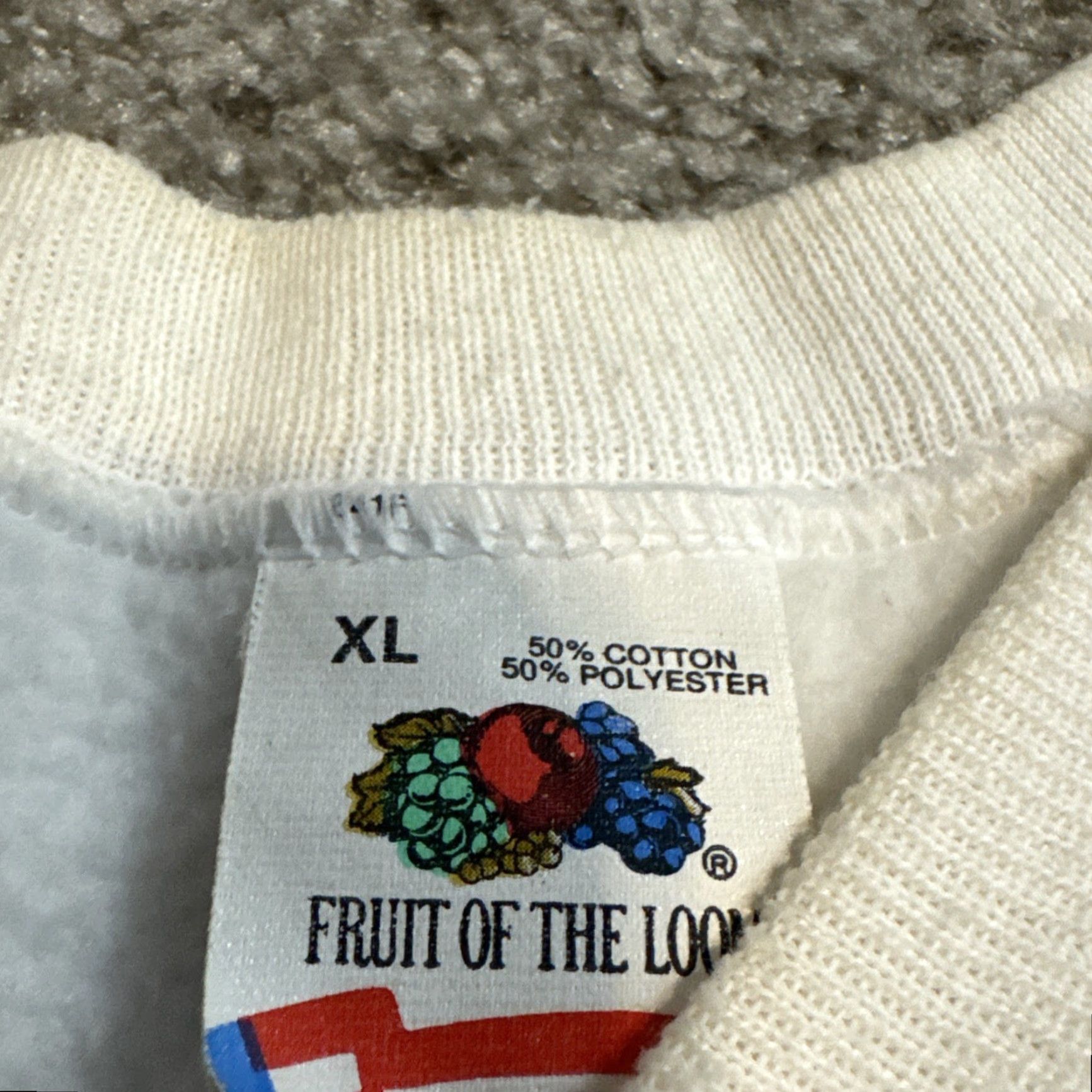Fruit Of The Loom VINTAGE Bandolino Sport Sweatshirt White Red XL Men Pullover Crewneck Sports 1980s Size US XL / EU 56 / 4 - 5 Thumbnail