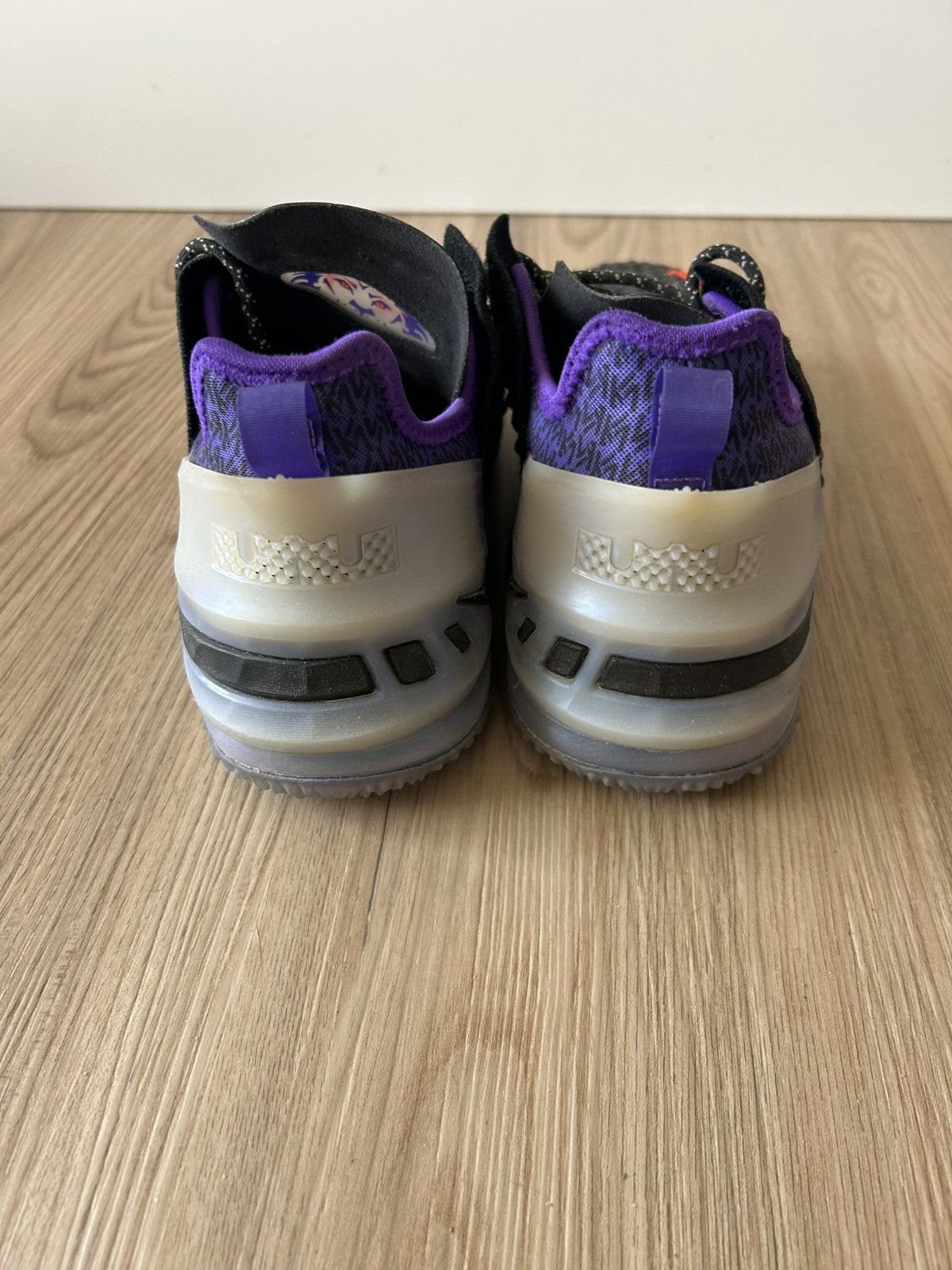 Nike Nike Lebron 18 Low Cosmic Court Size US 6.5 / EU 39-40 - 3 Thumbnail