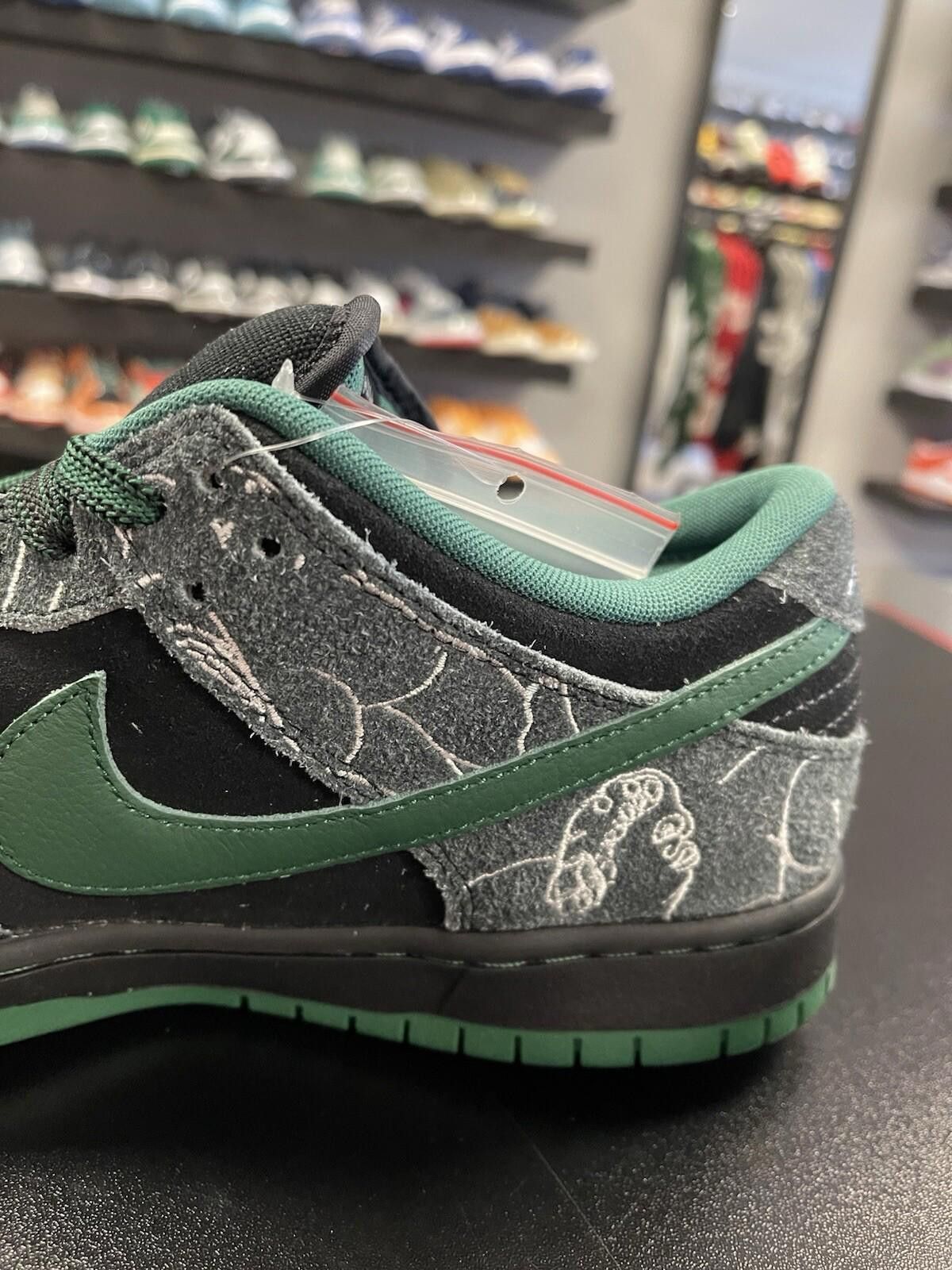 Nike Size 11.5 - Nike THERE Skateboards x Dunk SB Ultra Humanized Size US 11.5 / EU 44-45 - 6 Thumbnail