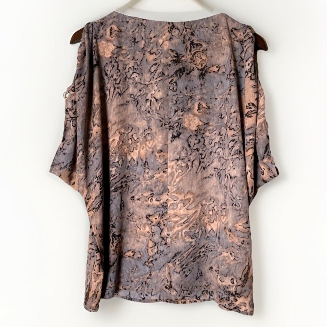 Juicy Couture Juicy Couture Blouse Womens M Multicolor Camouflage V-Neck Short Sleeve Pullover Casual Party/Cocktail Size M / US 6-8 / IT 42-44 - 4 Thumbnail