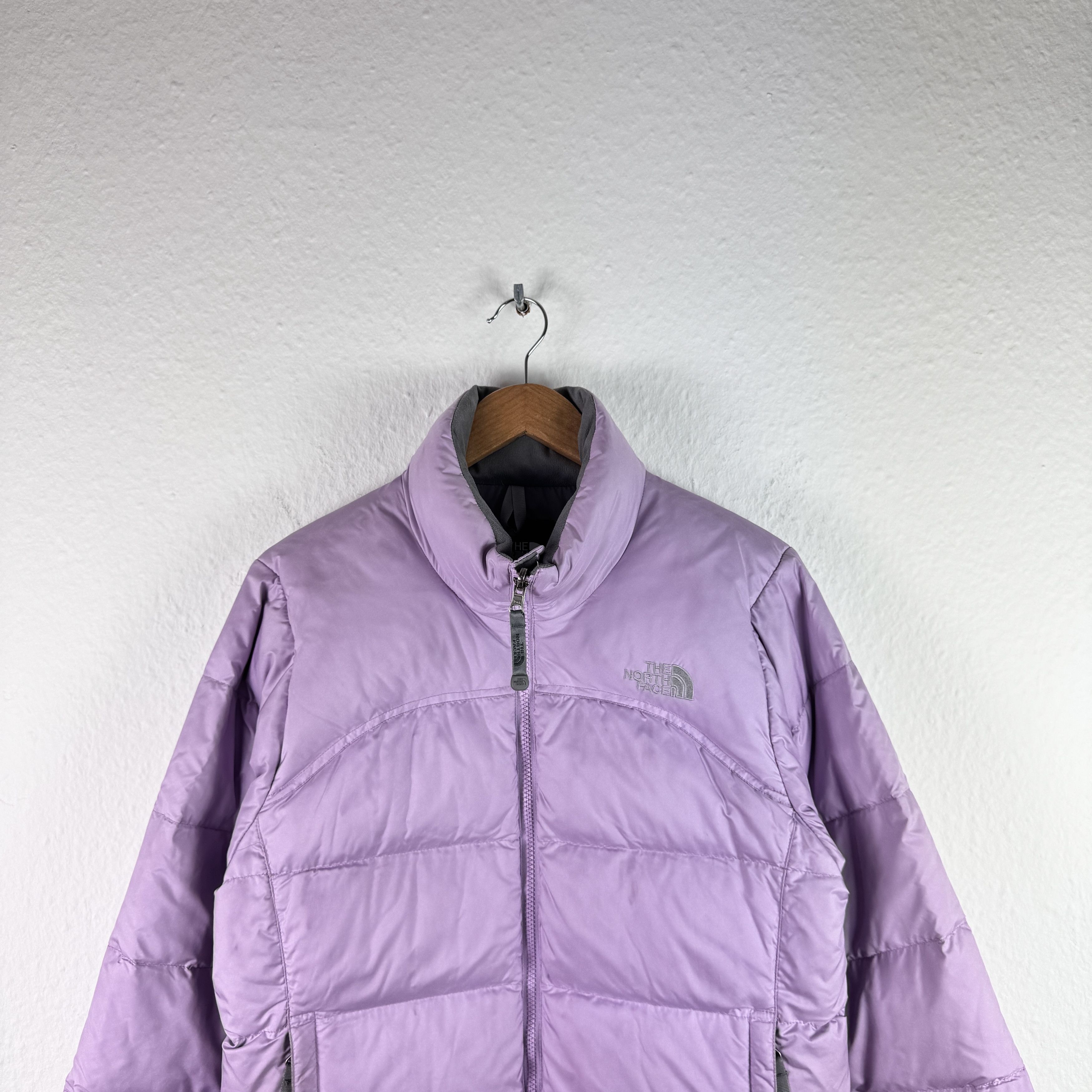 The North Face Women`s THE NORTH FACE 700 VINTAGE LILAC/PINK PUFFER JACKET Size S / US 4 / IT 40 - 5 Thumbnail