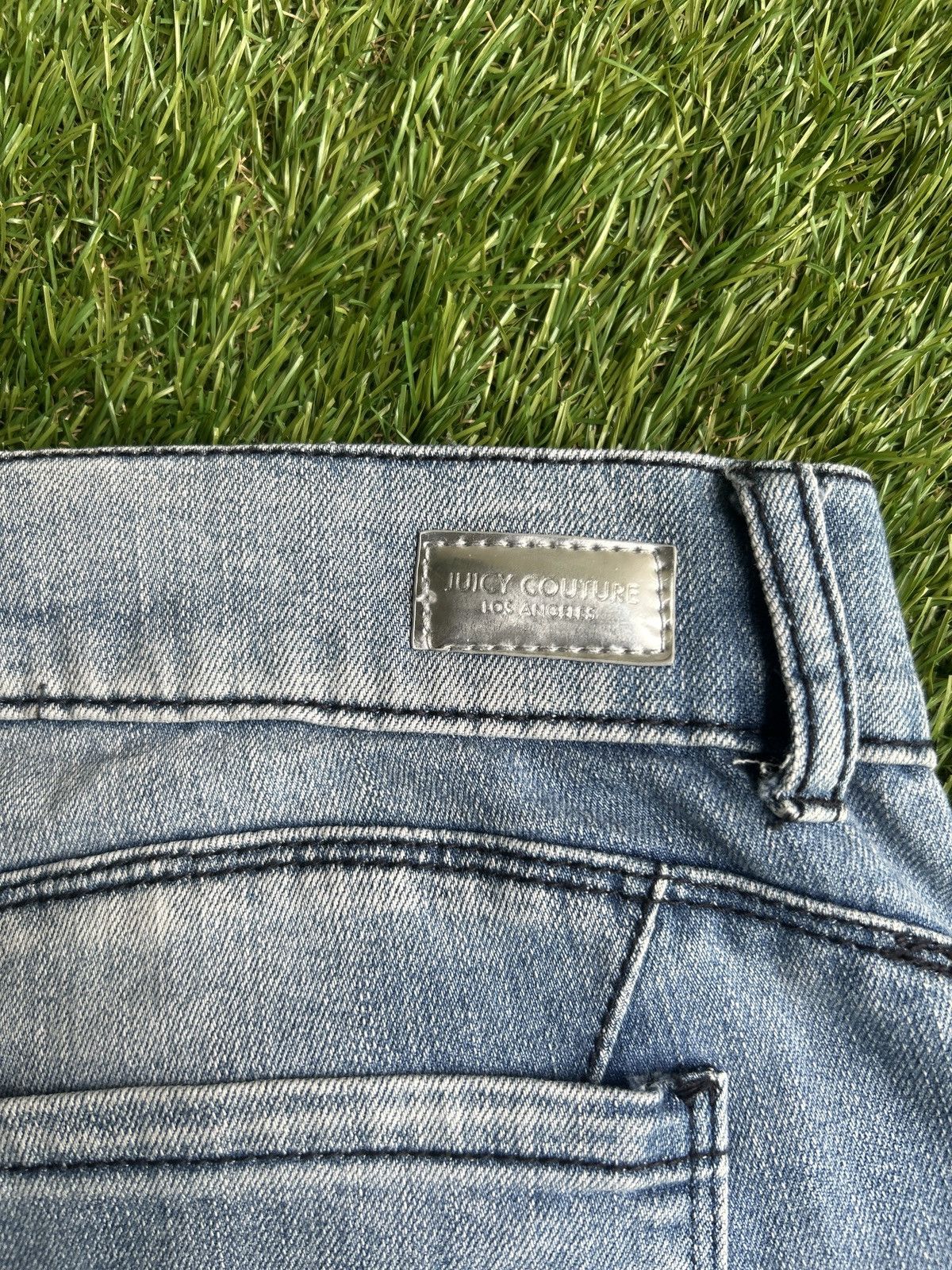 Juicy Couture JUICY COUTURE DISTRESSED LIGHT WASH SKINNY JEANS Size 32" / US 10 / IT 46 - 5 Thumbnail