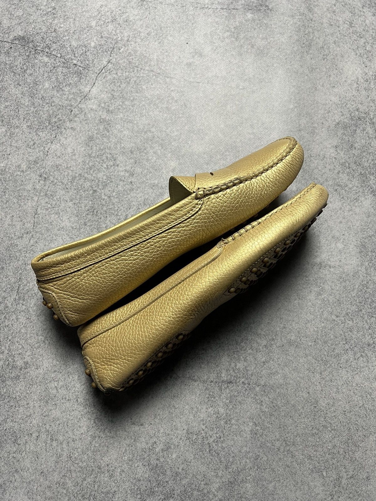 Tod's Vintage Tods Leather Gold Loafers Size 39 Size US 9 / IT 39 - 4 Thumbnail