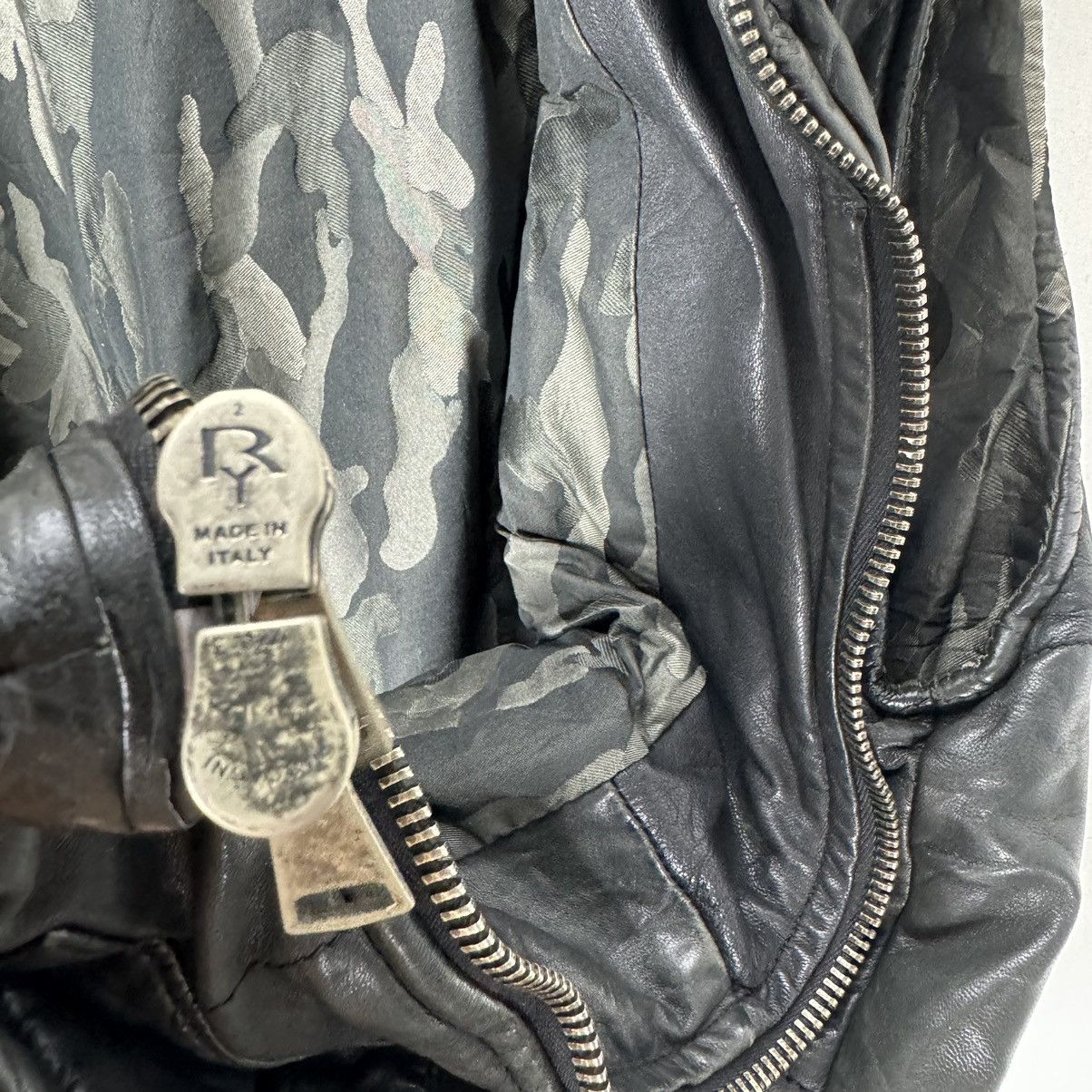 Giorgio Brato 🌟GIORGIO BRATO ITALY CAMO INSIDE LEATHER VEST Size US M / EU 48-50 / 2 - 6 Thumbnail