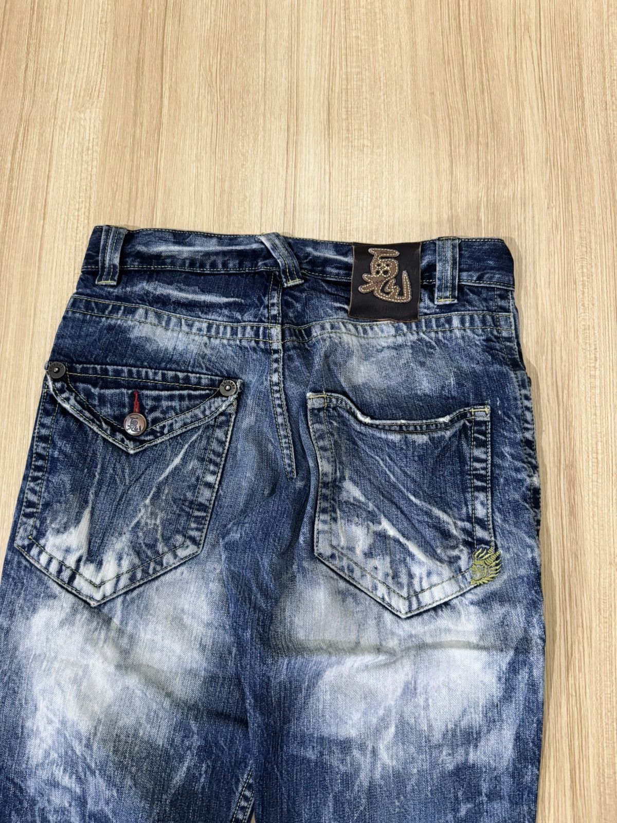 Japanese Brand ONIRAI DISTRESSED BLUE WASH AND UNIQUE FADING PATTERN JEANS Size US 29 - 6 Thumbnail