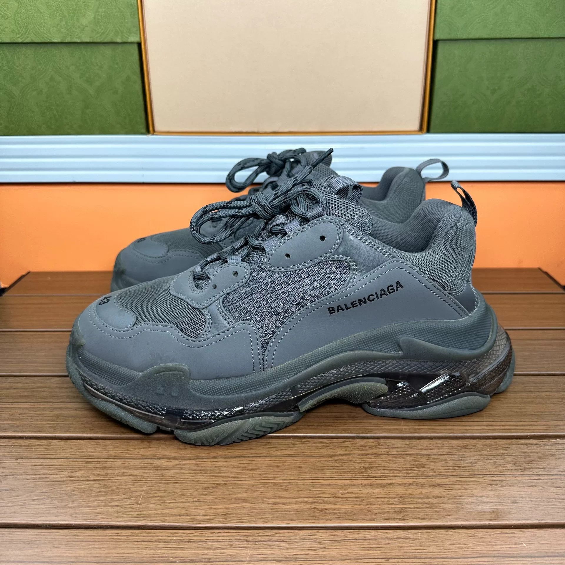 Balenciaga Balenciaga Gray Lowtop Sneakers 10 Men Size US 10 / EU 43 - 1 Thumbnail