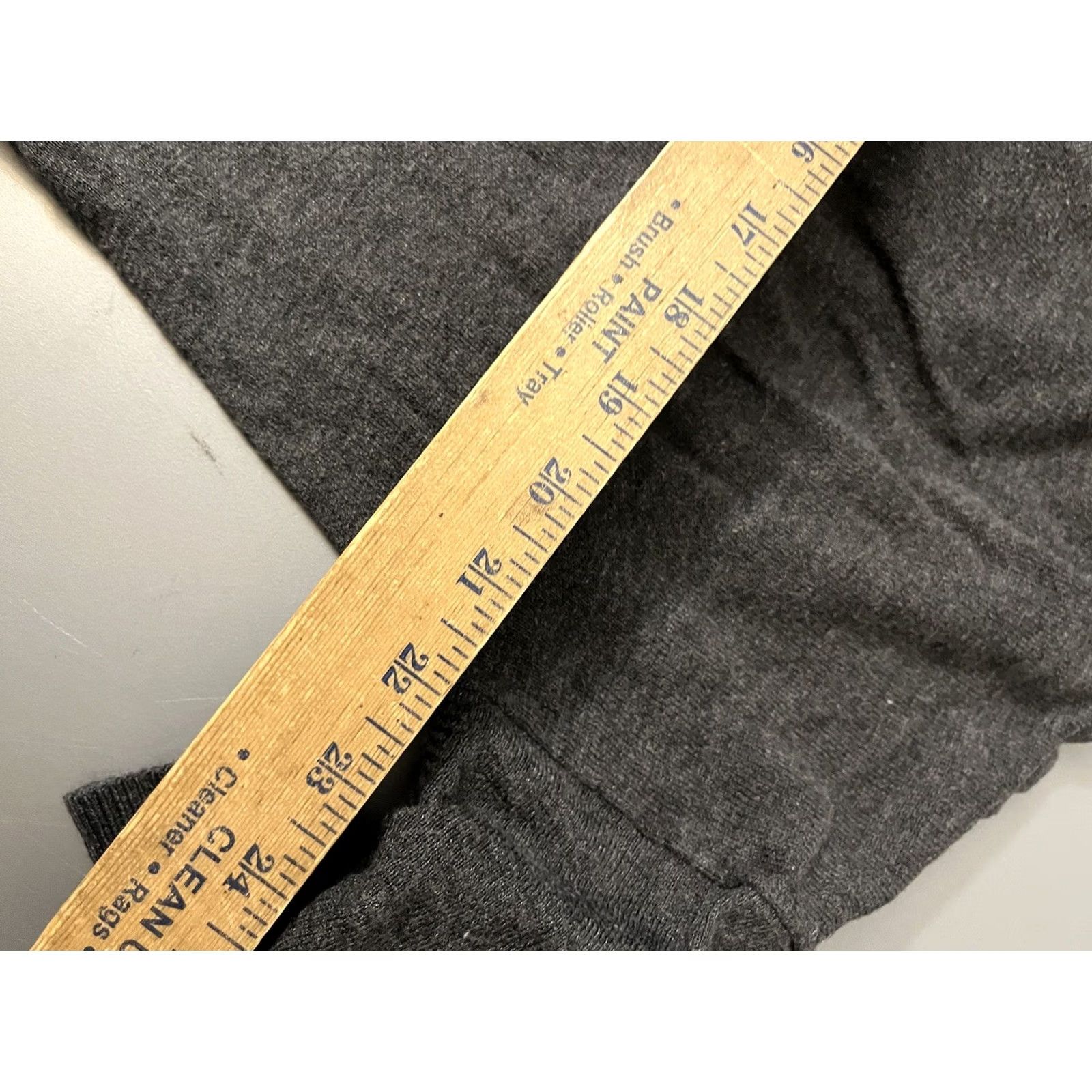 Bcbgmaxazria BCBGMAXAZRIA Shirt Womens Small Grey Short Sleeve Crew Neck Pullover Sweater Lightweight Ruched Sleeve Classic Knit Size S / US 4 / IT 40 - 5 Thumbnail