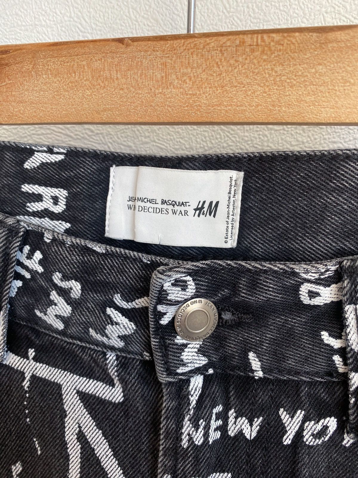 H&M × Jean-Michel Basquiat × Who Decides War Who Decides War Baggy denim jeans H&M x Basquiat x Ev&Tela Size US 32 / EU 48 - 12 Thumbnail