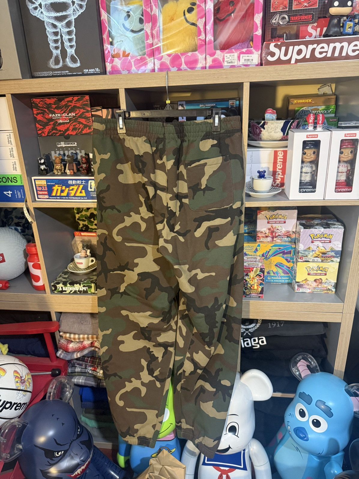 Supreme Supreme Woodland Camo Applique Sweatpants Size US 33 - 2 Thumbnail