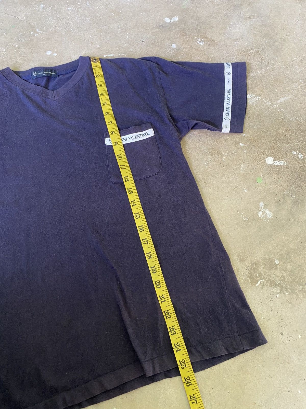 Gianni Valentino Vintage Gianni Valentino Navy Tape Pocket V Neck Tee Size US S / EU 44-46 / 1 - 11 Thumbnail