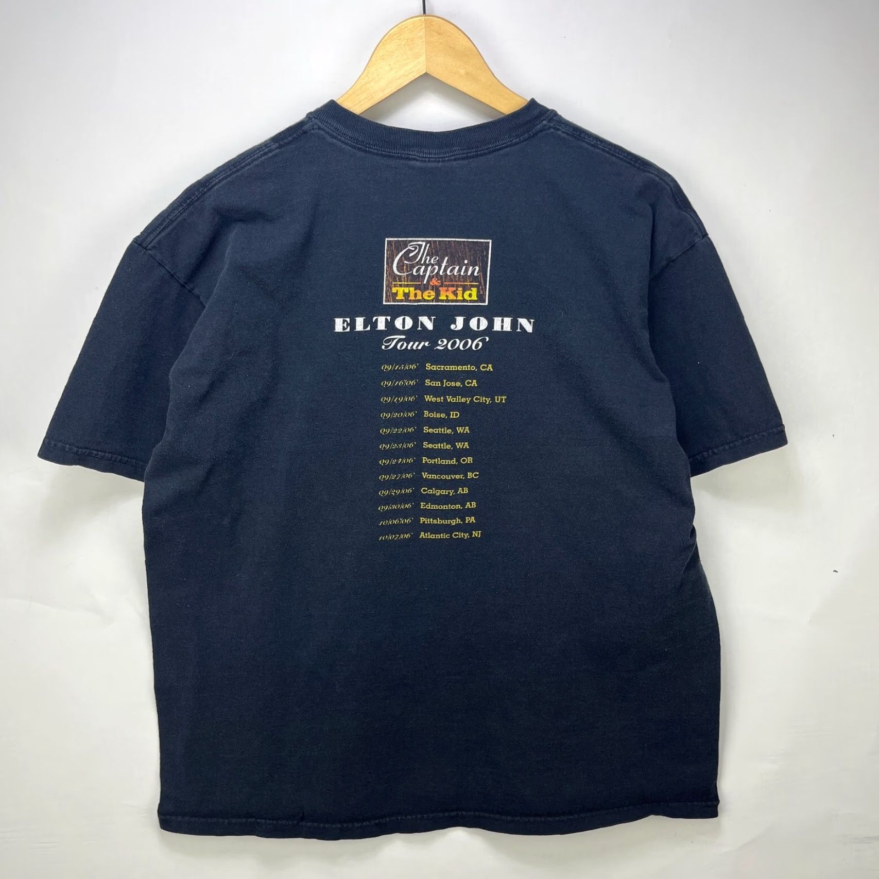 Vintage VINTAGE Elton John The Captain And The Kid T-Shirt L Men Black 2006 Piano Size US L / EU 52-54 / 3 - 5 Thumbnail