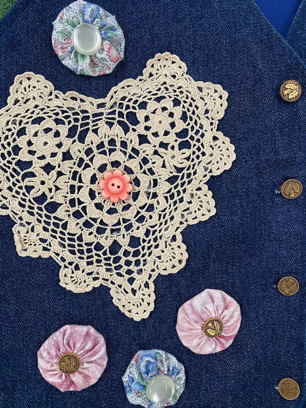 Vintage 90’s Handmade Lace Flowers Embellished Denim Vest Large Size L / US 10 / IT 46 - 3 Thumbnail