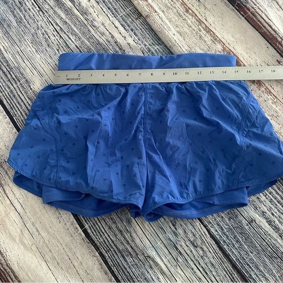Fabletics Fabletics Austyn Running Blue Polka Dot Athletic Shorts Size Size 30" / US 8 / IT 44 - 8 Thumbnail