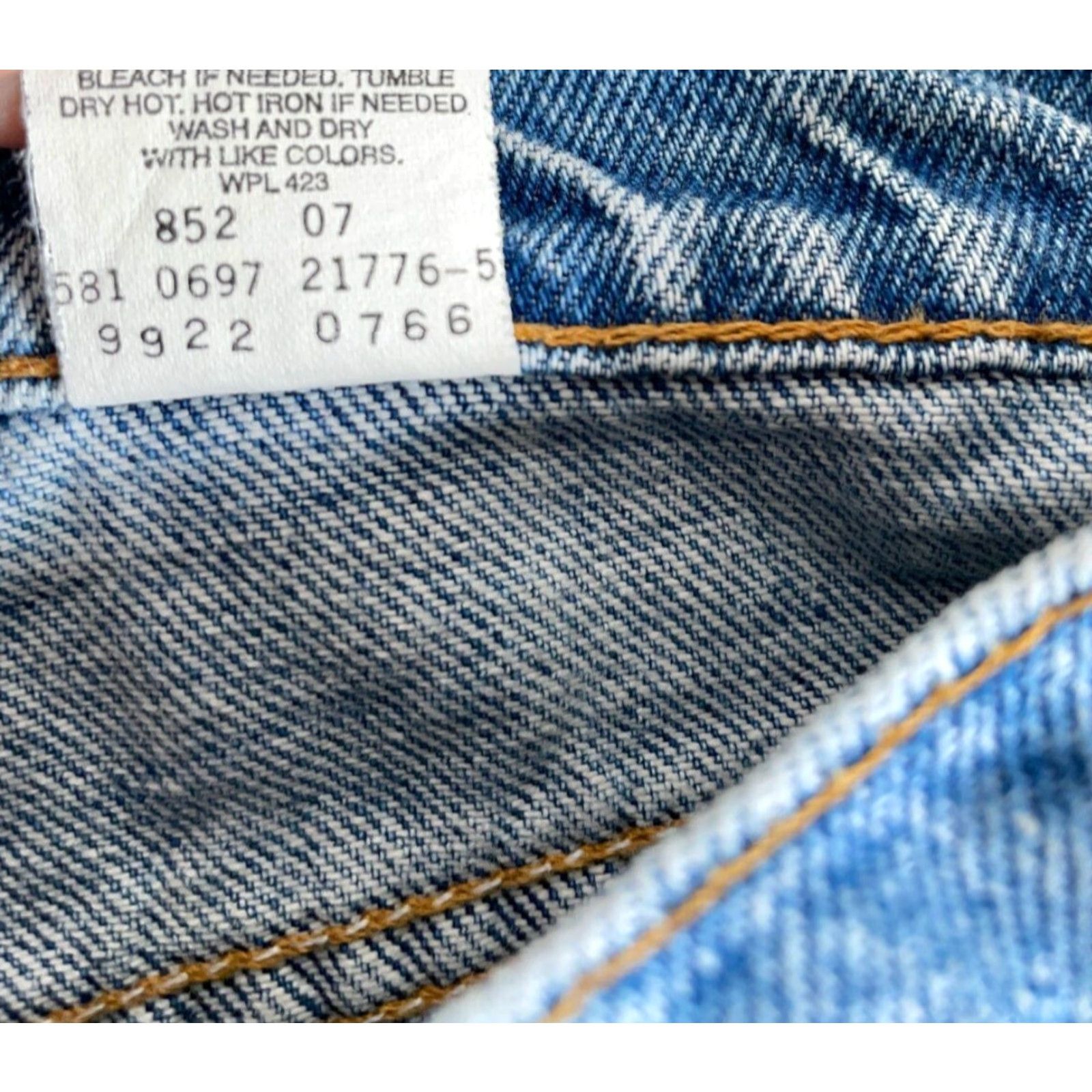 Levi's VINTAGE Levi's 90s Women's Relaxed Fit Tapered Leg Jeans 18W (35 x 30) Blue Orange Tab Classic Size 40" / US 18 - 4 Thumbnail