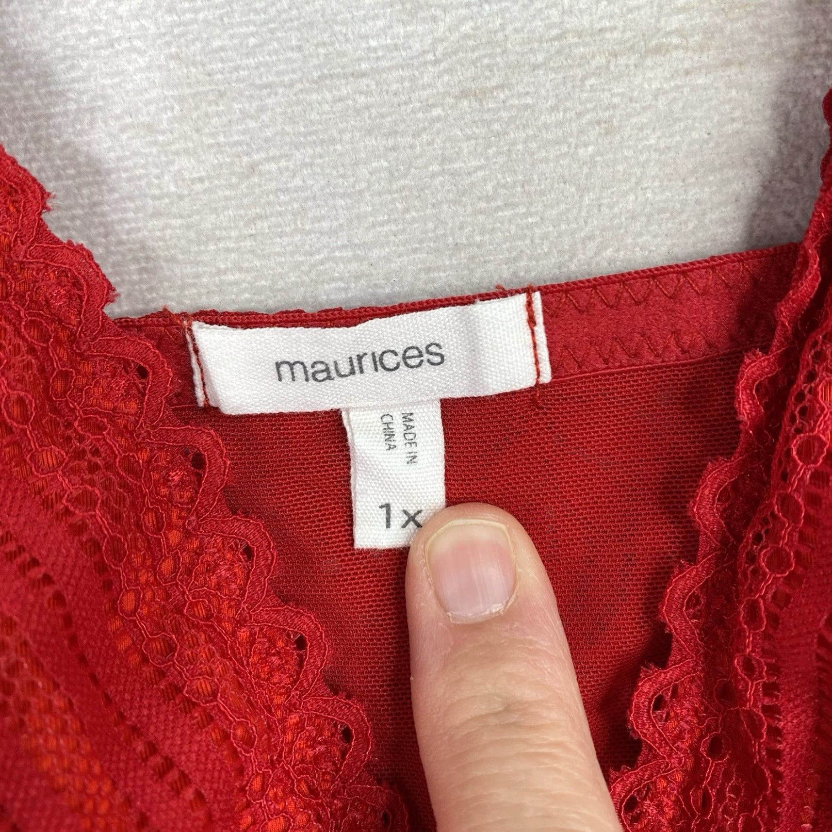 Vintage Maurices Bralette 1X Red Lace Triangle Wide Strap Removable Pads Pullover Wireless Nylon Blend Floral Pattern Shirt? Size ONE SIZE - 2 Thumbnail