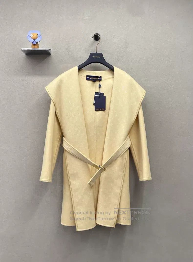 Louis Vuitton Louis Vuitton Yellow hooded lace-up long-sleeved coat Size XXS / US 00 / IT 34 - 1 Thumbnail