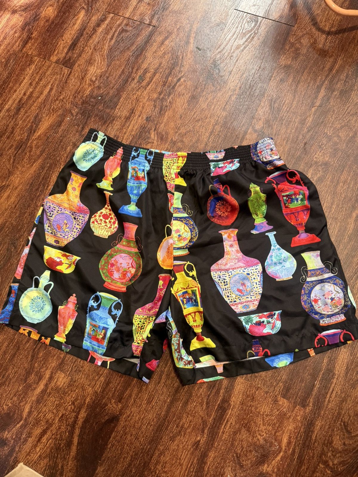 Versace Versace Vase Print Silk Shorts Size US 38 / EU 54 - 1 Thumbnail